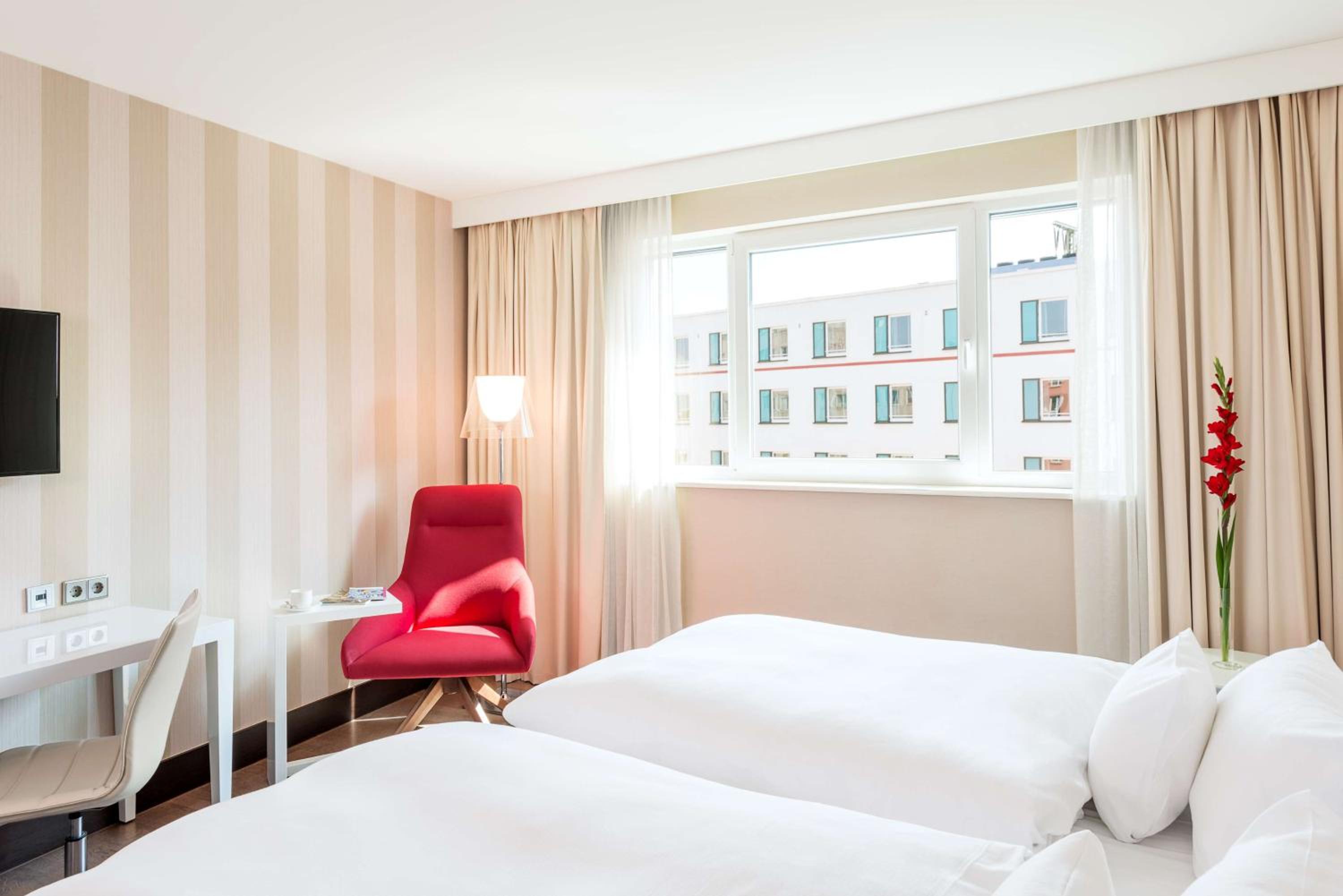 Premium Double or Twin Room - Photo 10