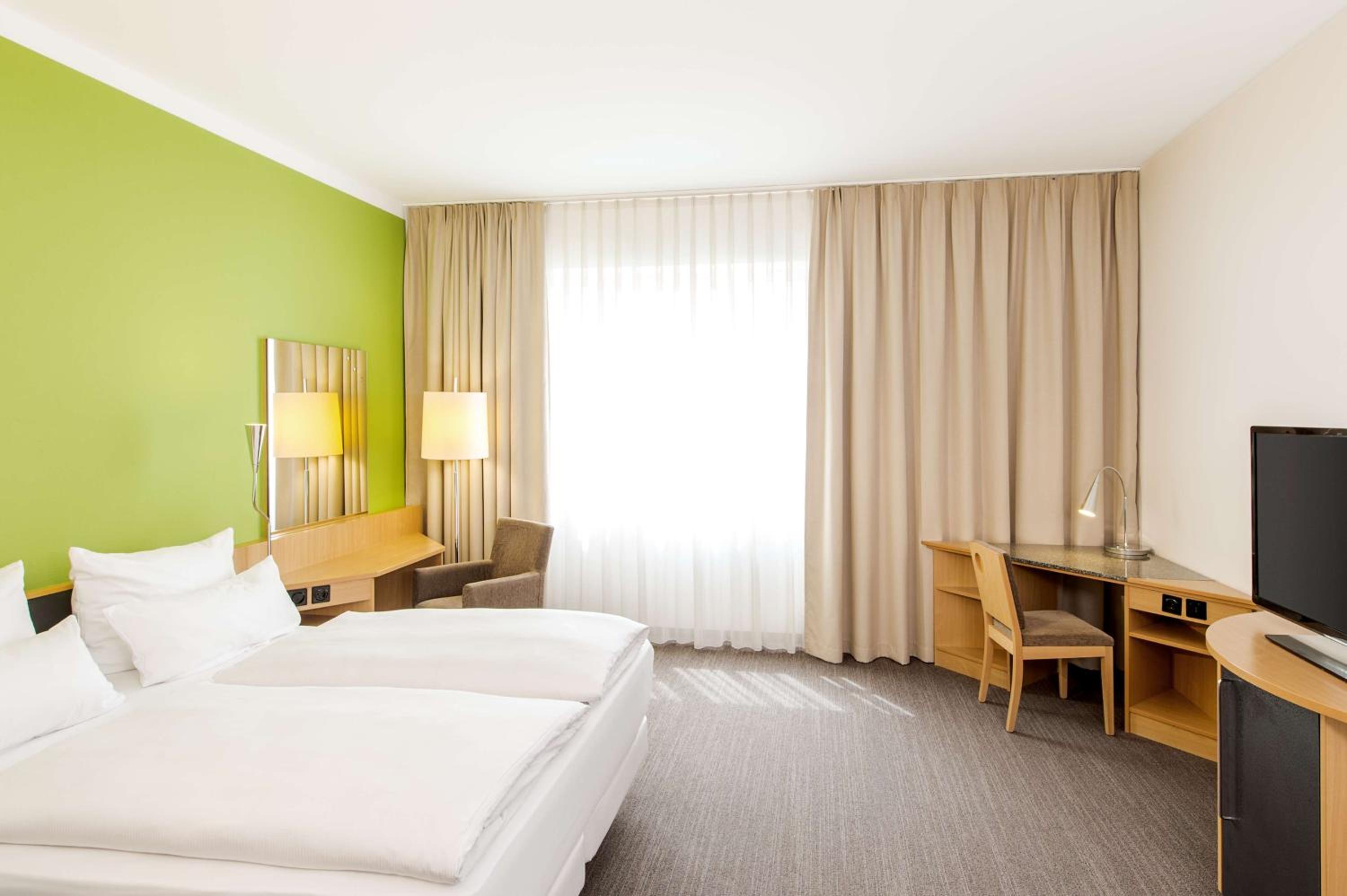 Standard Double or Twin Room thumbnail 5