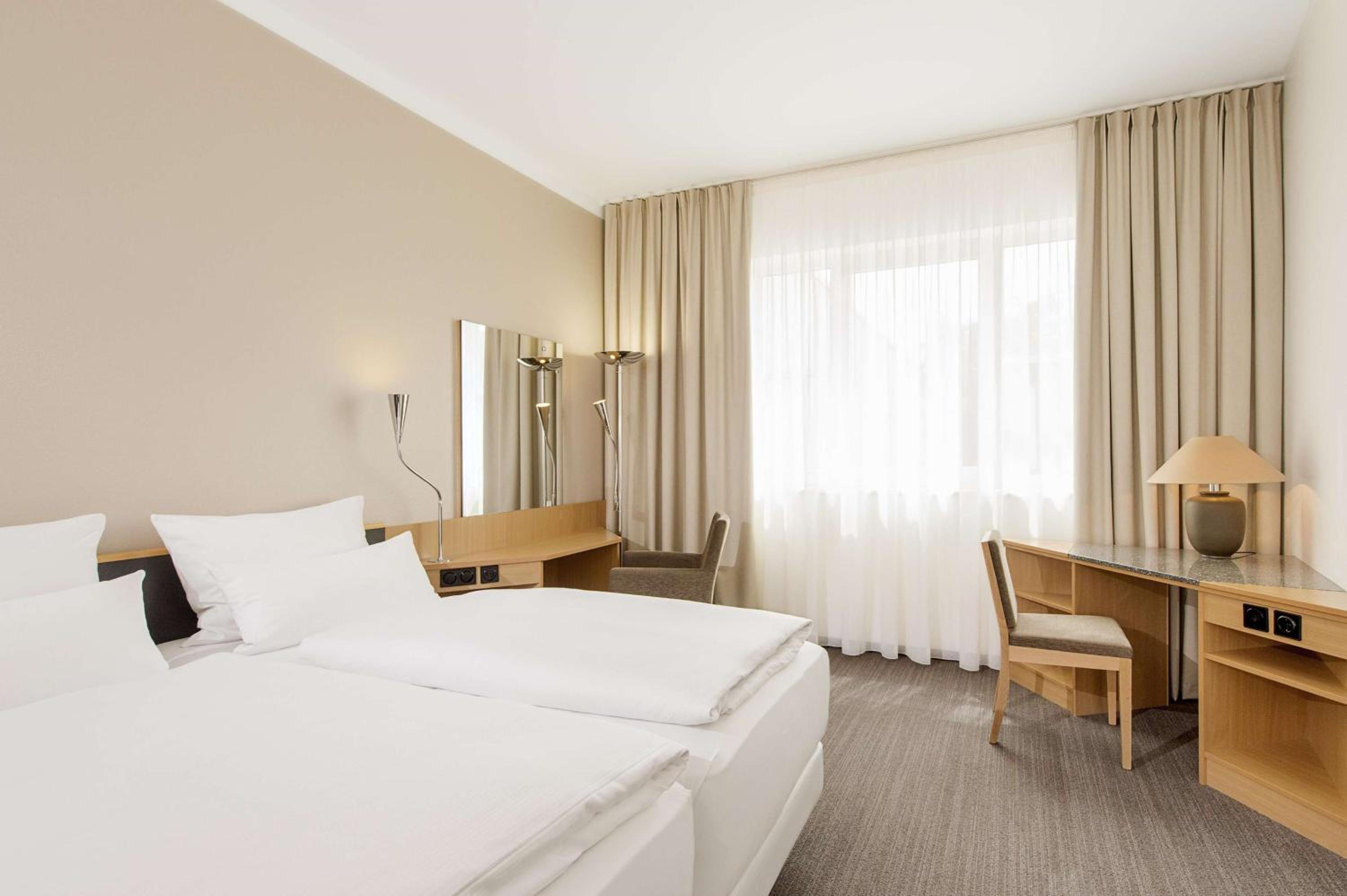 Standard Double Or Twin Xl Room Free Parking Promo thumbnail 6