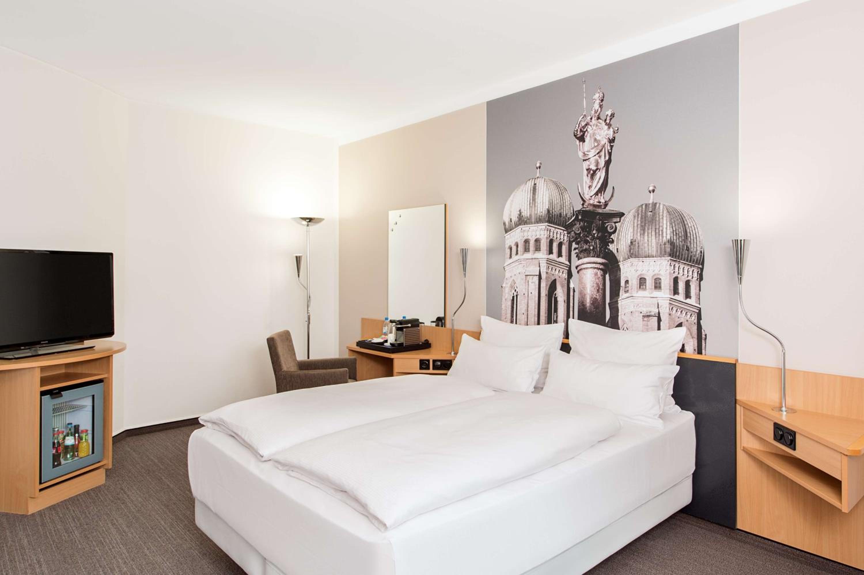Superior Double or Twin Room thumbnail 5