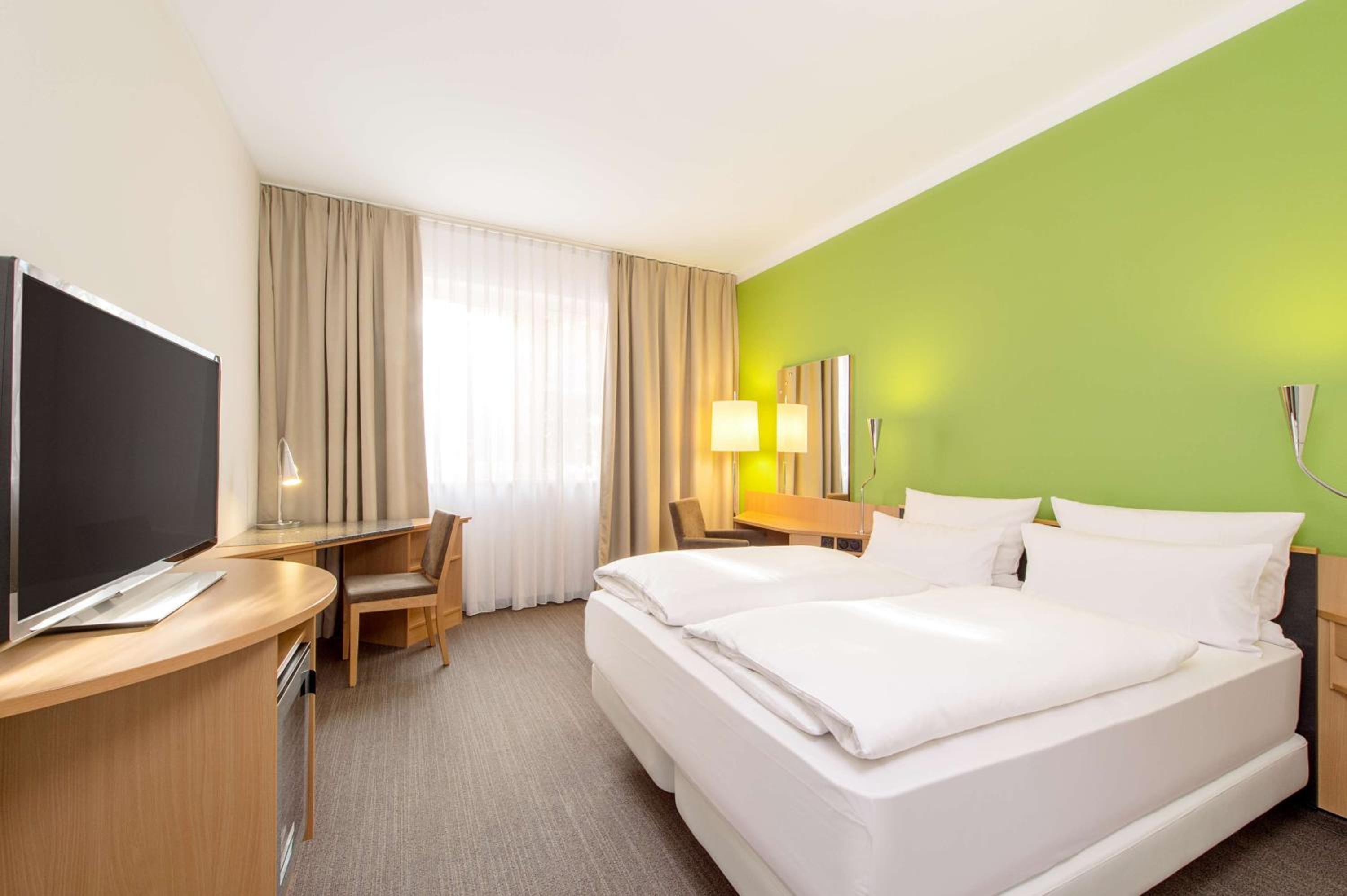 Standard Double Or Twin Room Free Parking Promo With Breakfast