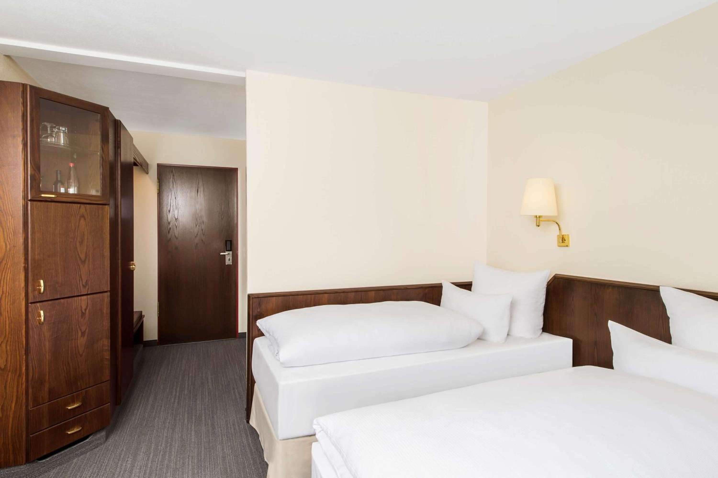 Standard Twin Room - Photo 2