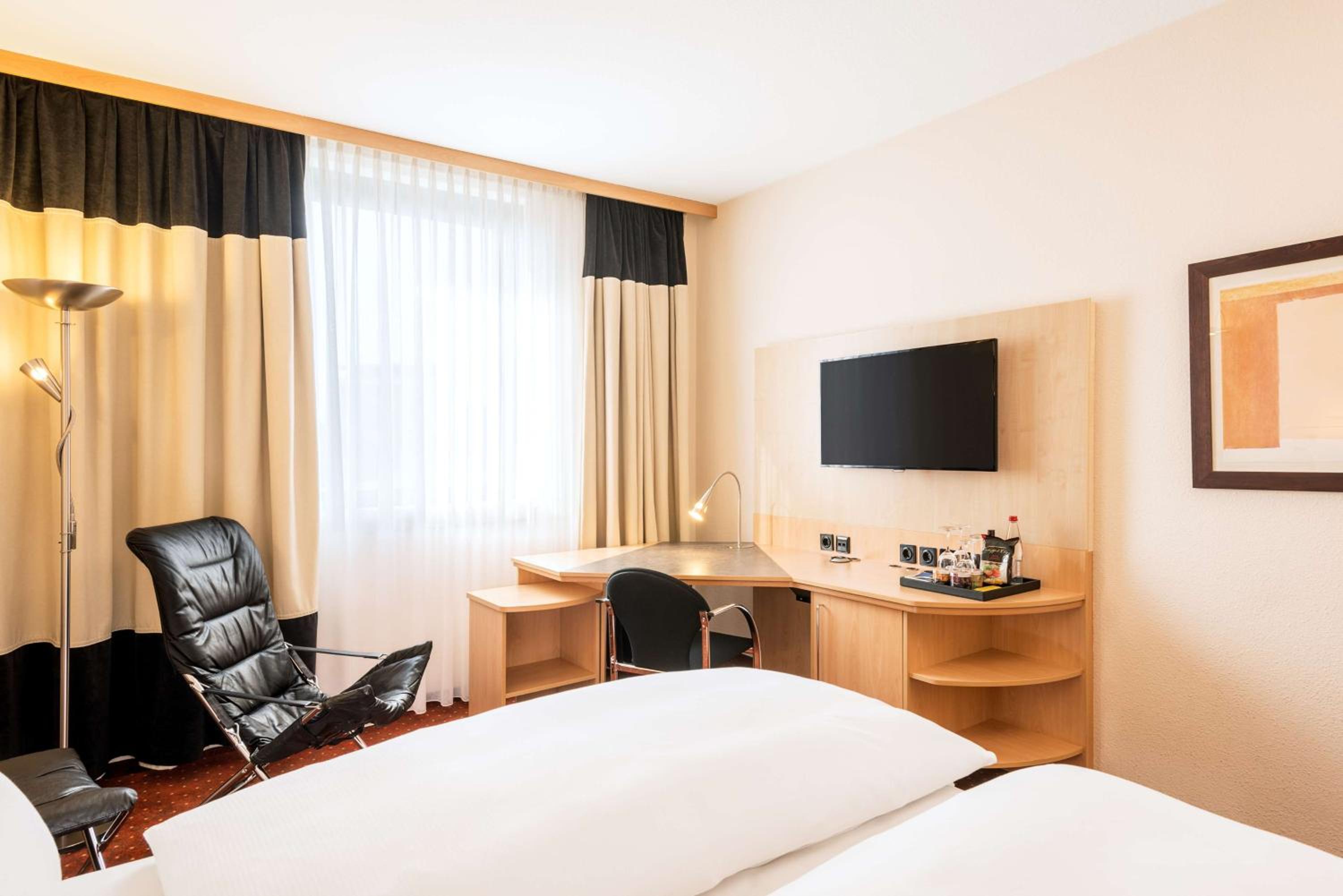 Standard Double or Twin Room - Photo 1