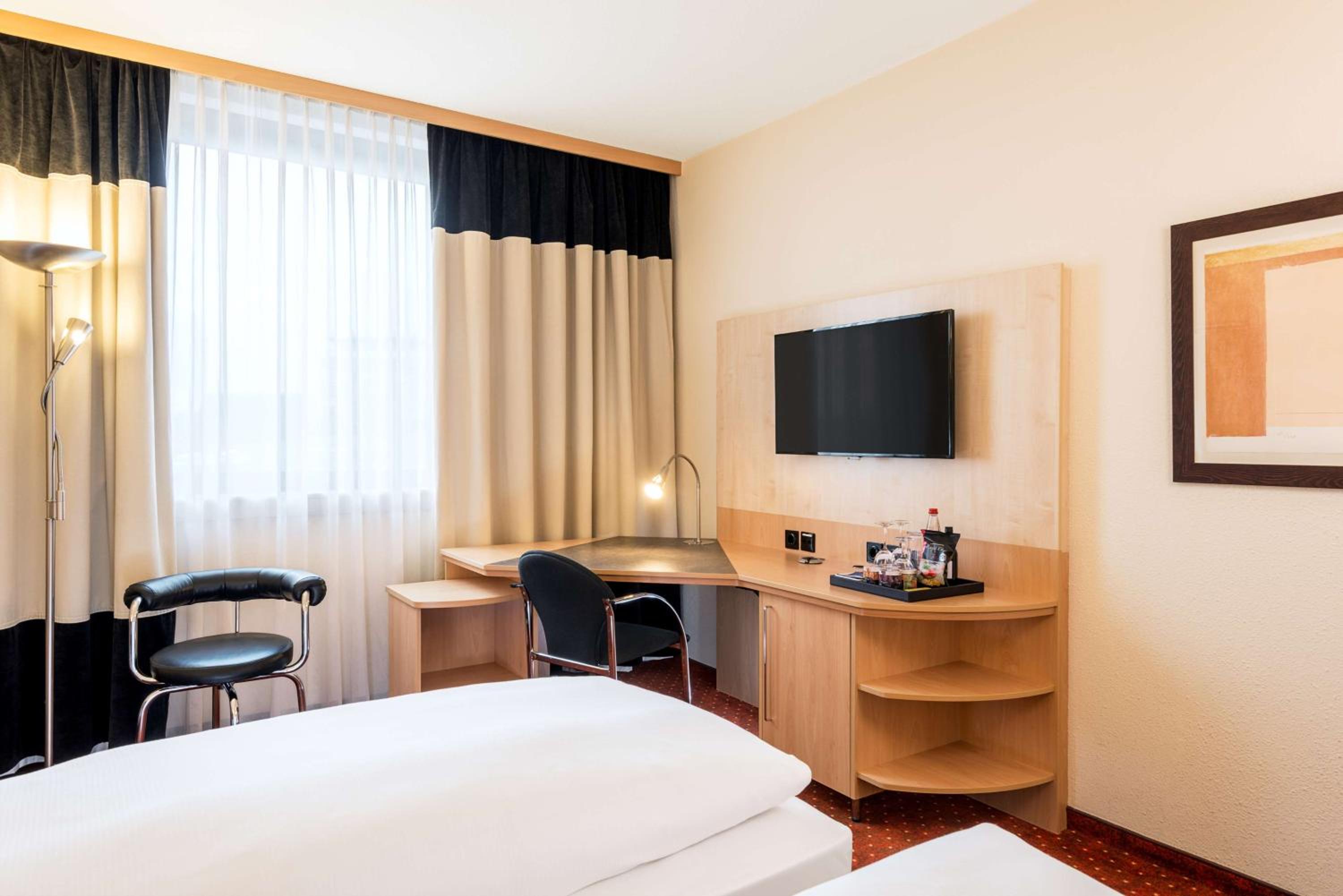 Standard Double or Twin Room - Photo 5