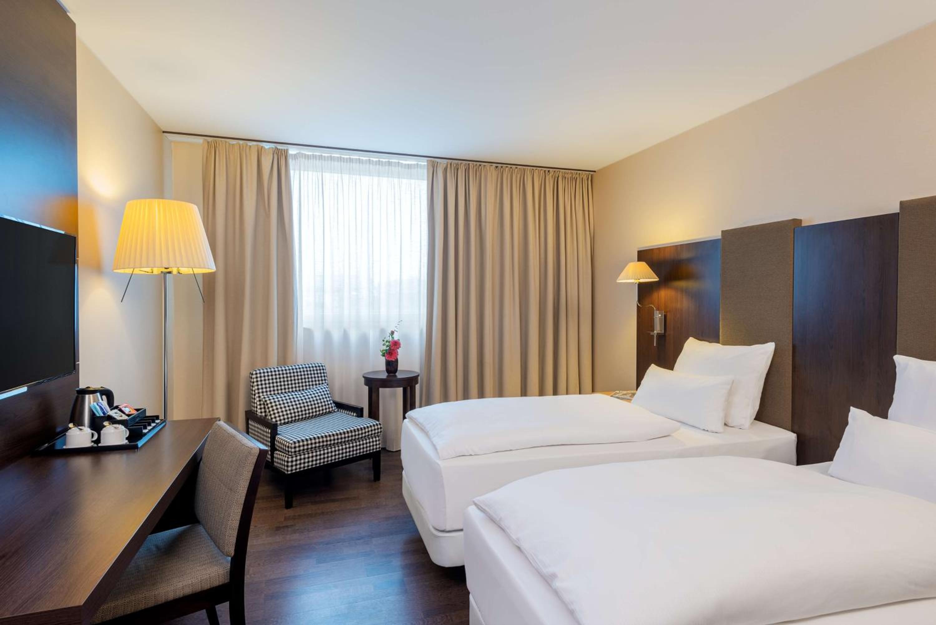 Standard Double or Twin Room - Photo 10