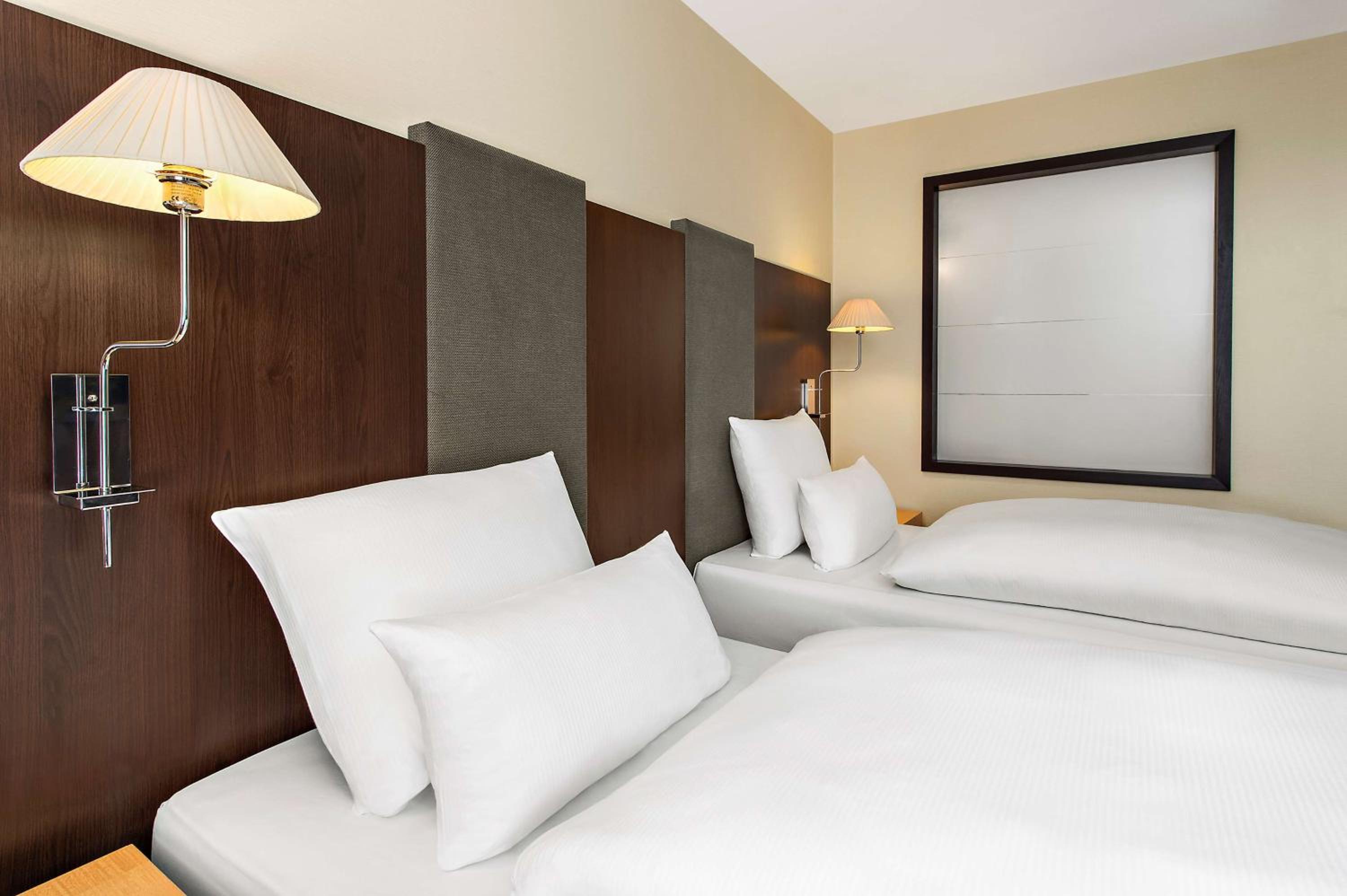 Standard Double or Twin Room - Photo 12