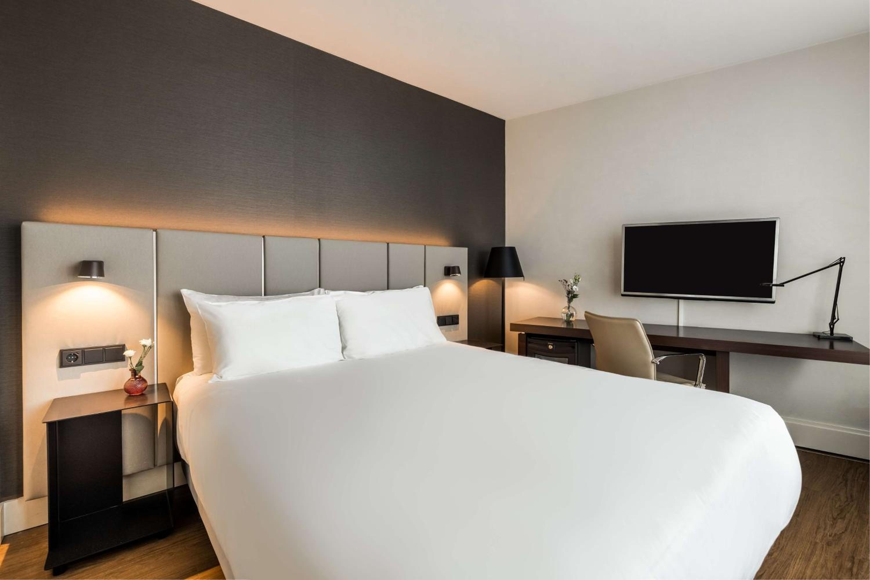 Standard Double or Twin Room thumbnail 6