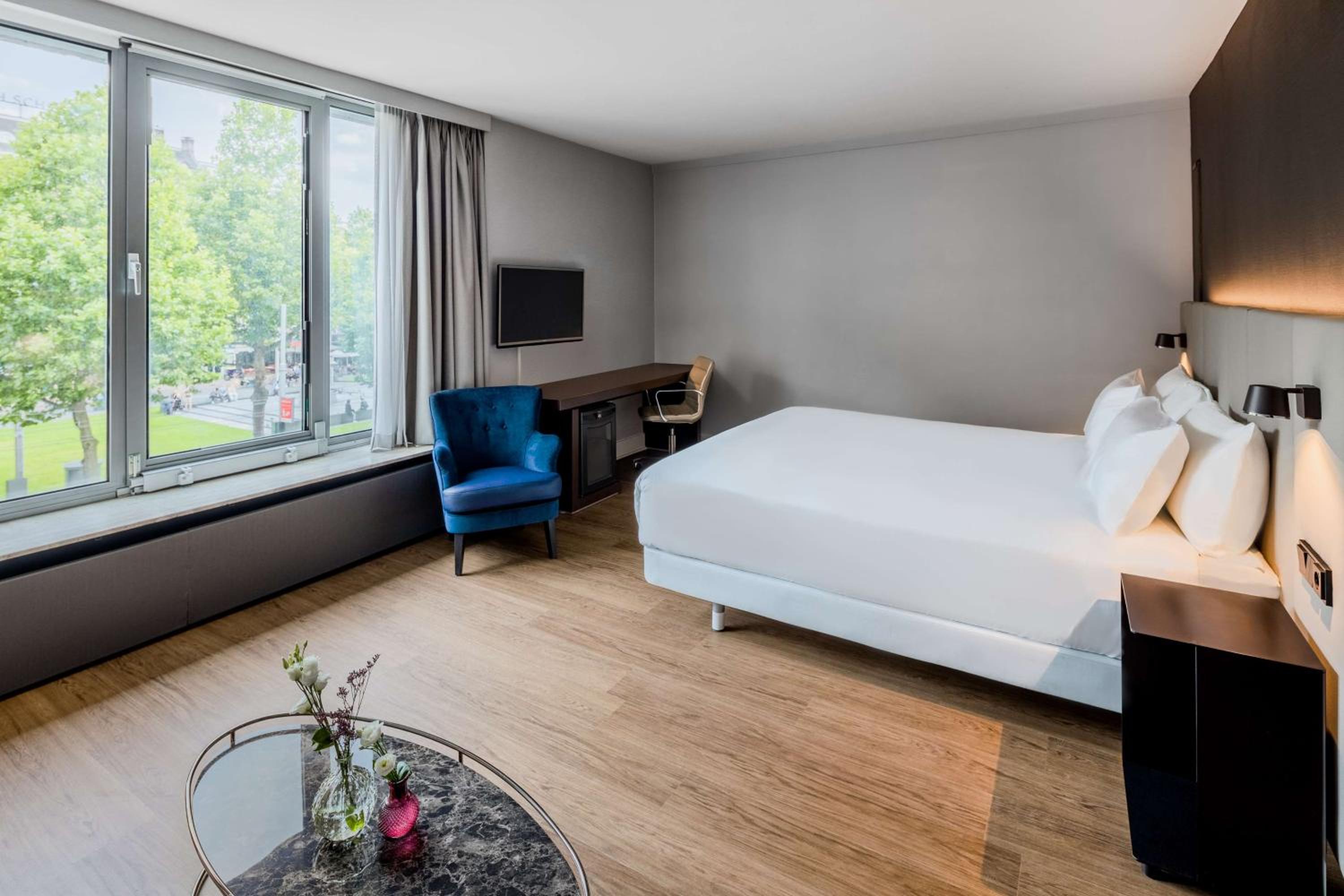 Superior Double or Twin Room with View thumbnail 6