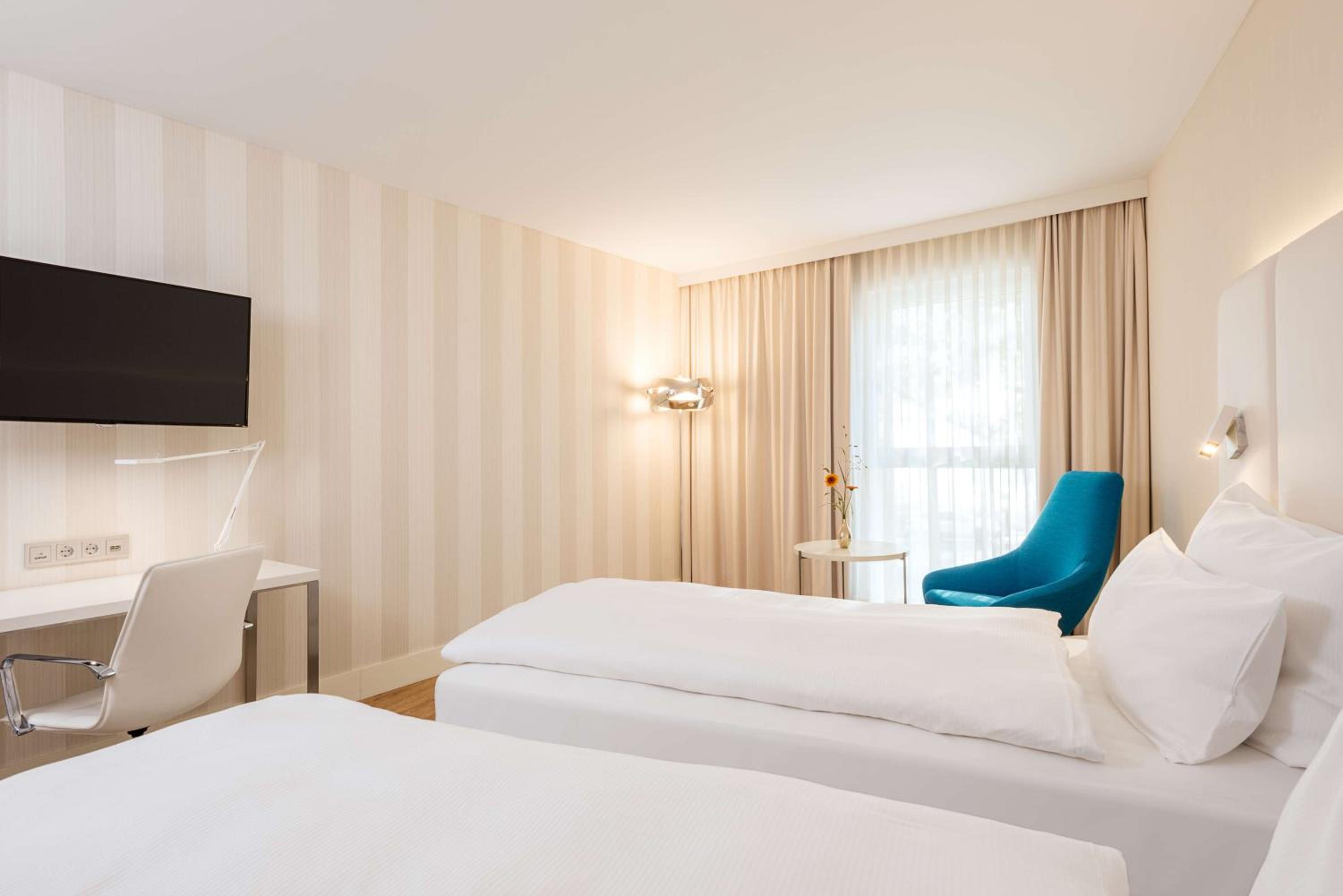 Superior Double Room XL thumbnail 5