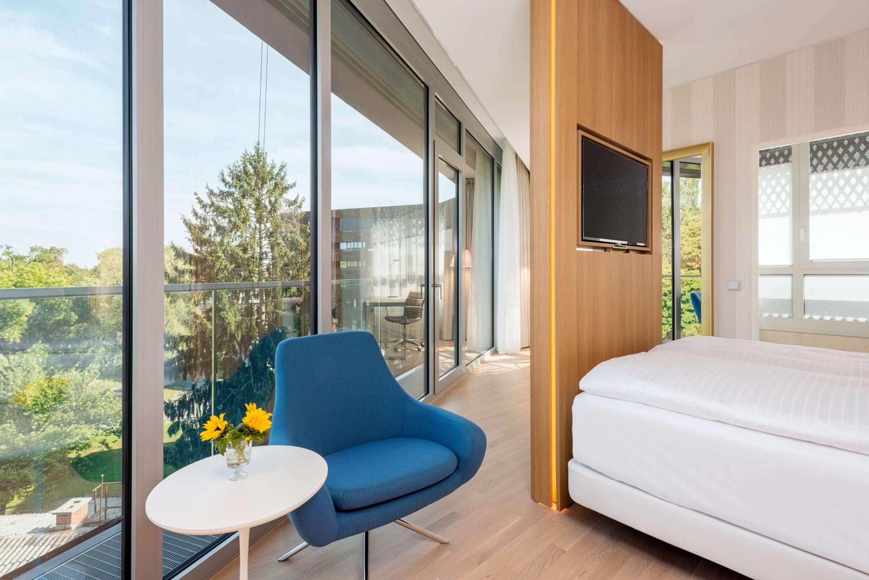 Standard Double or Twin Room thumbnail 6