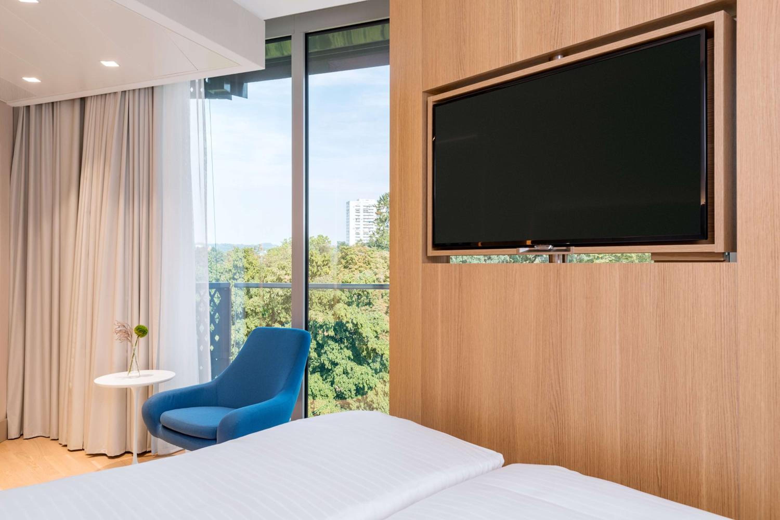 Standard Double or Twin Room thumbnail 5