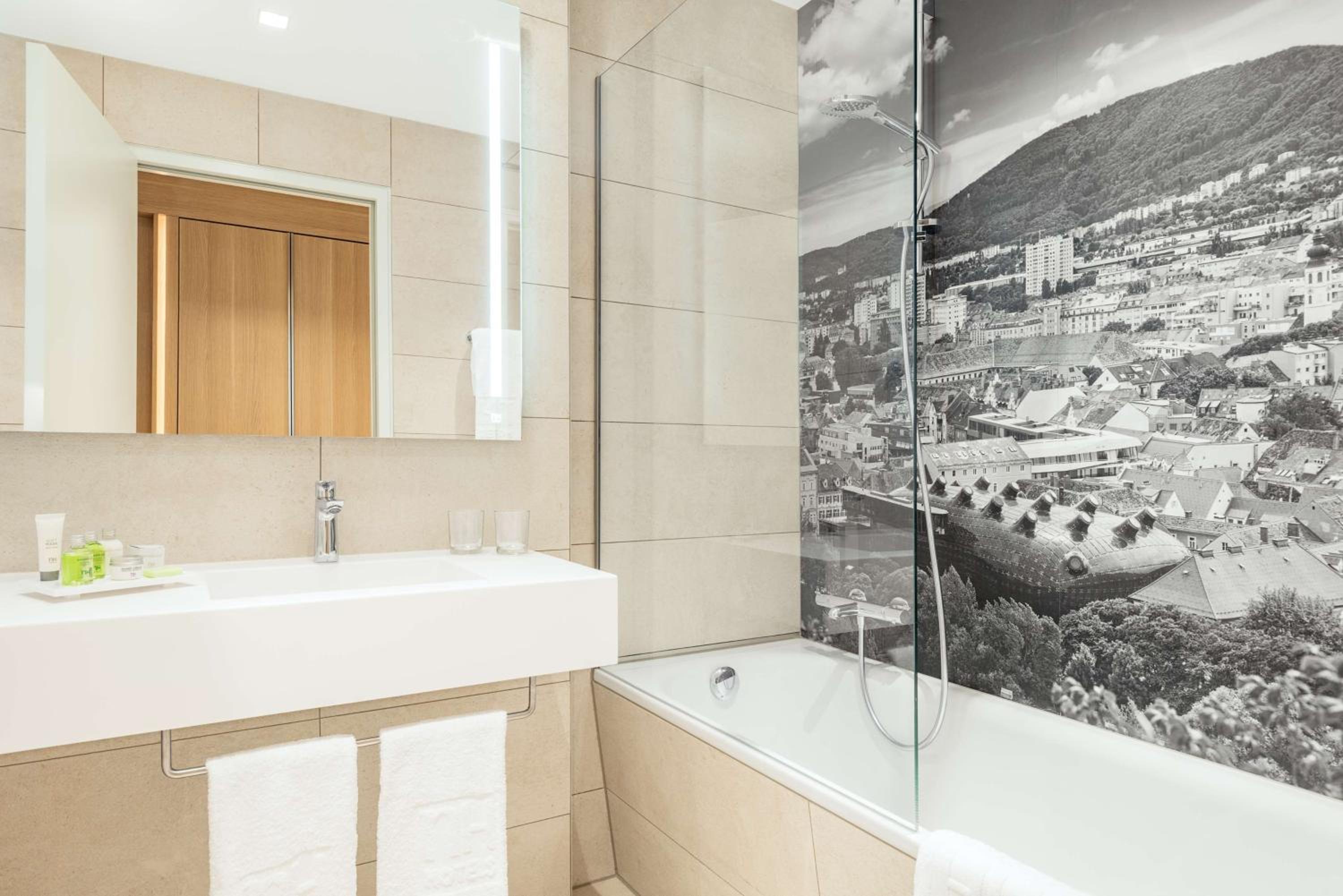 Standard Double or Twin Room thumbnail 5