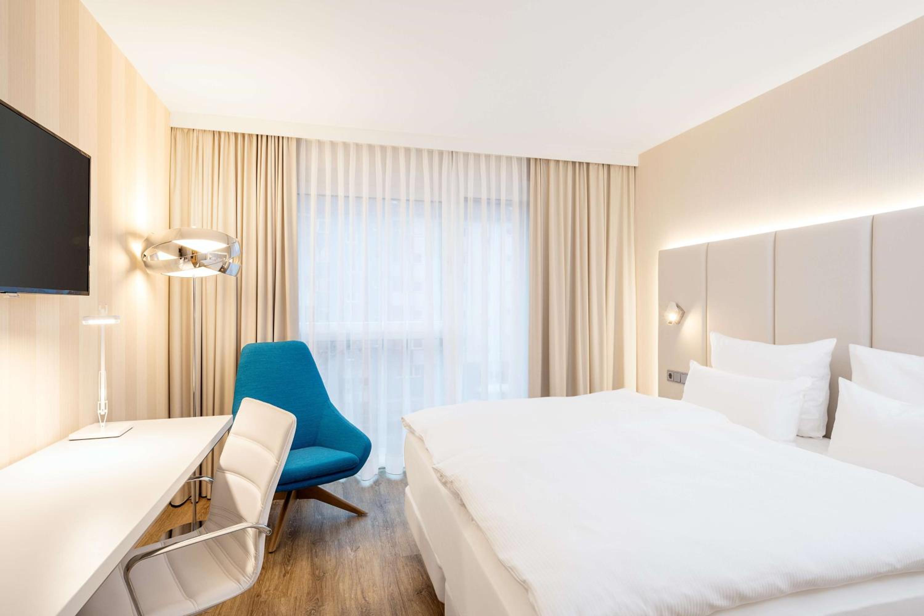 Standard Double Room thumbnail 5