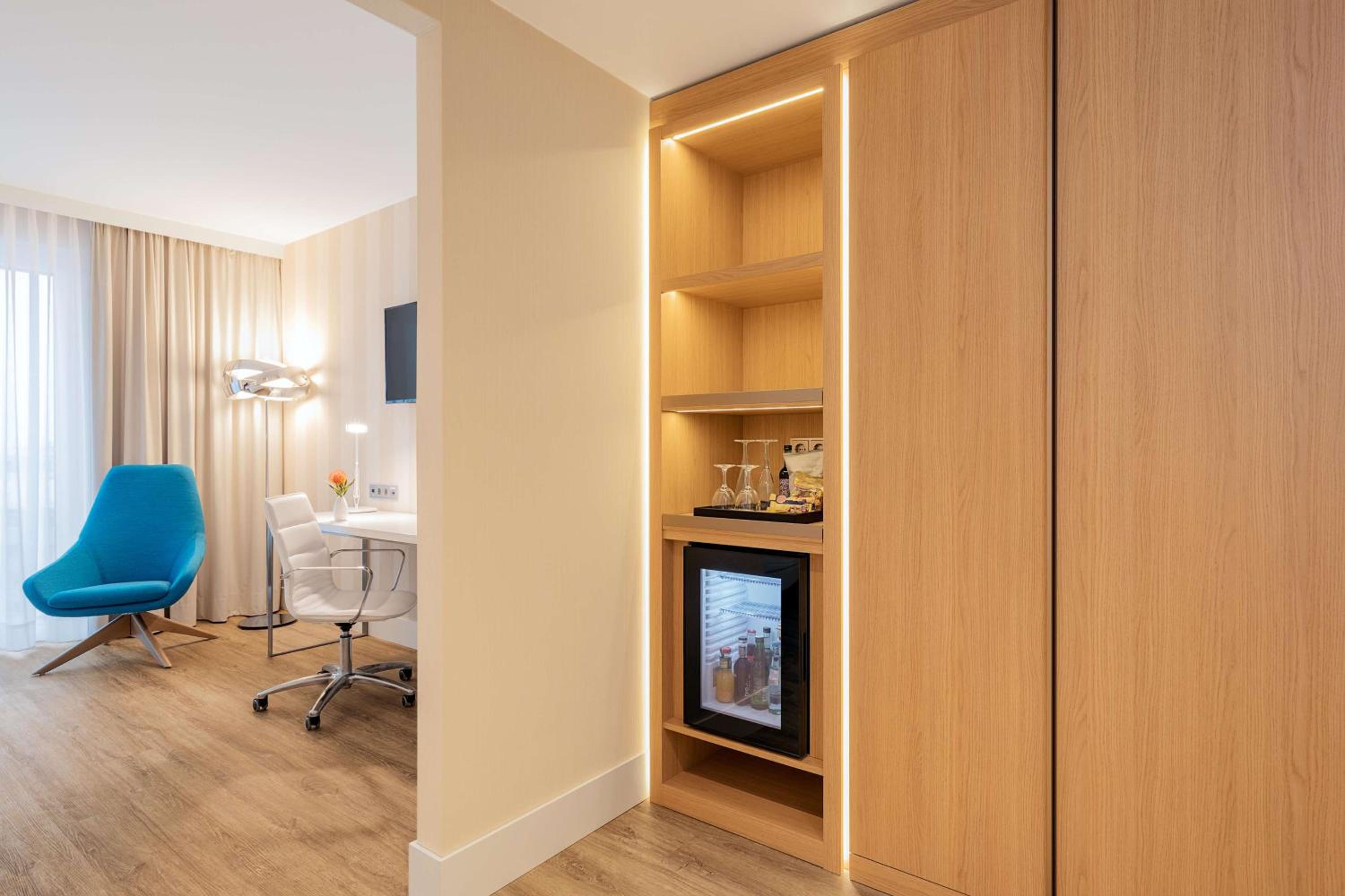 Standard Double Room thumbnail 6