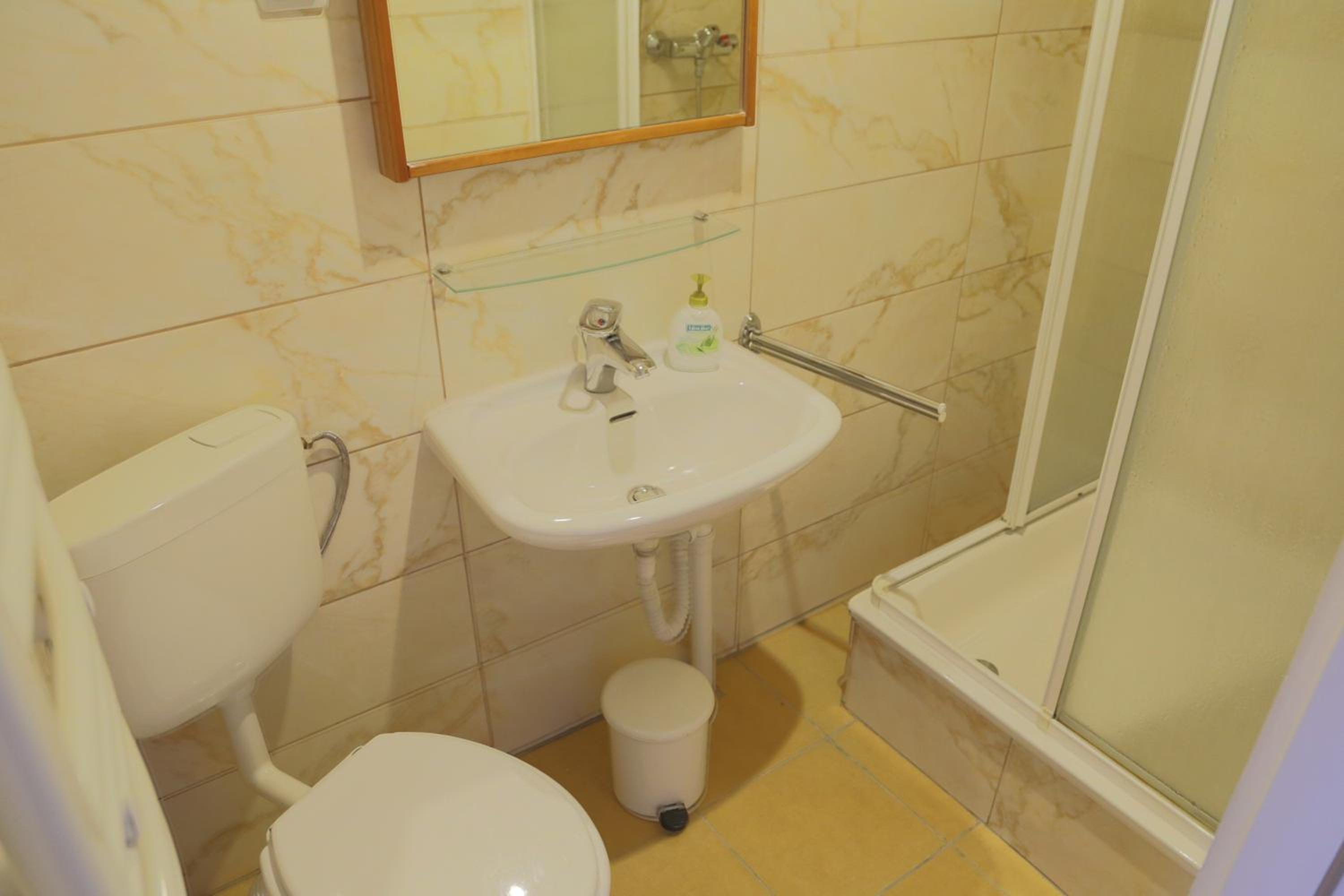 Triple Room with Bathroom photo 2