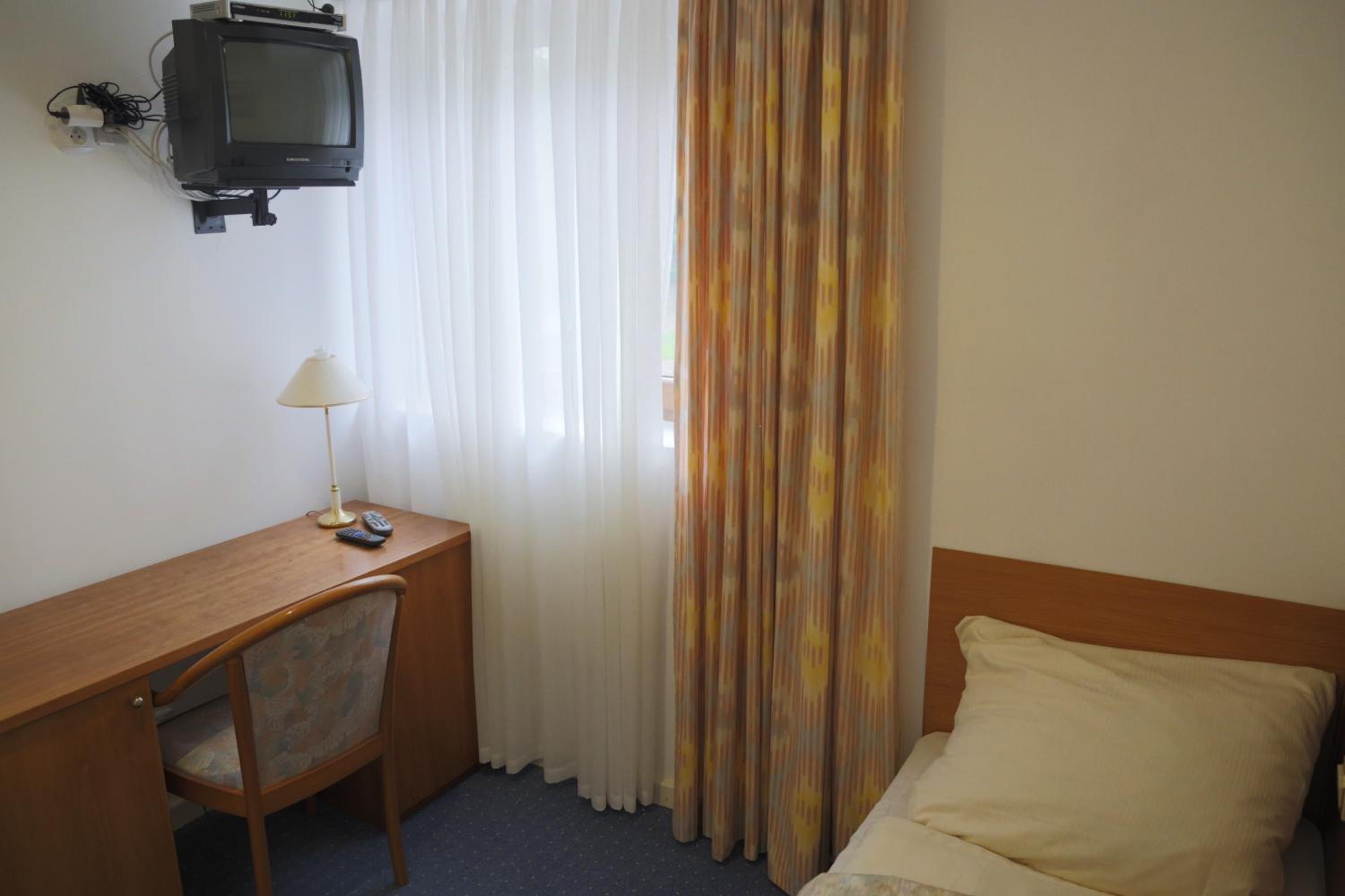 Single Room with Bathroom photo 1