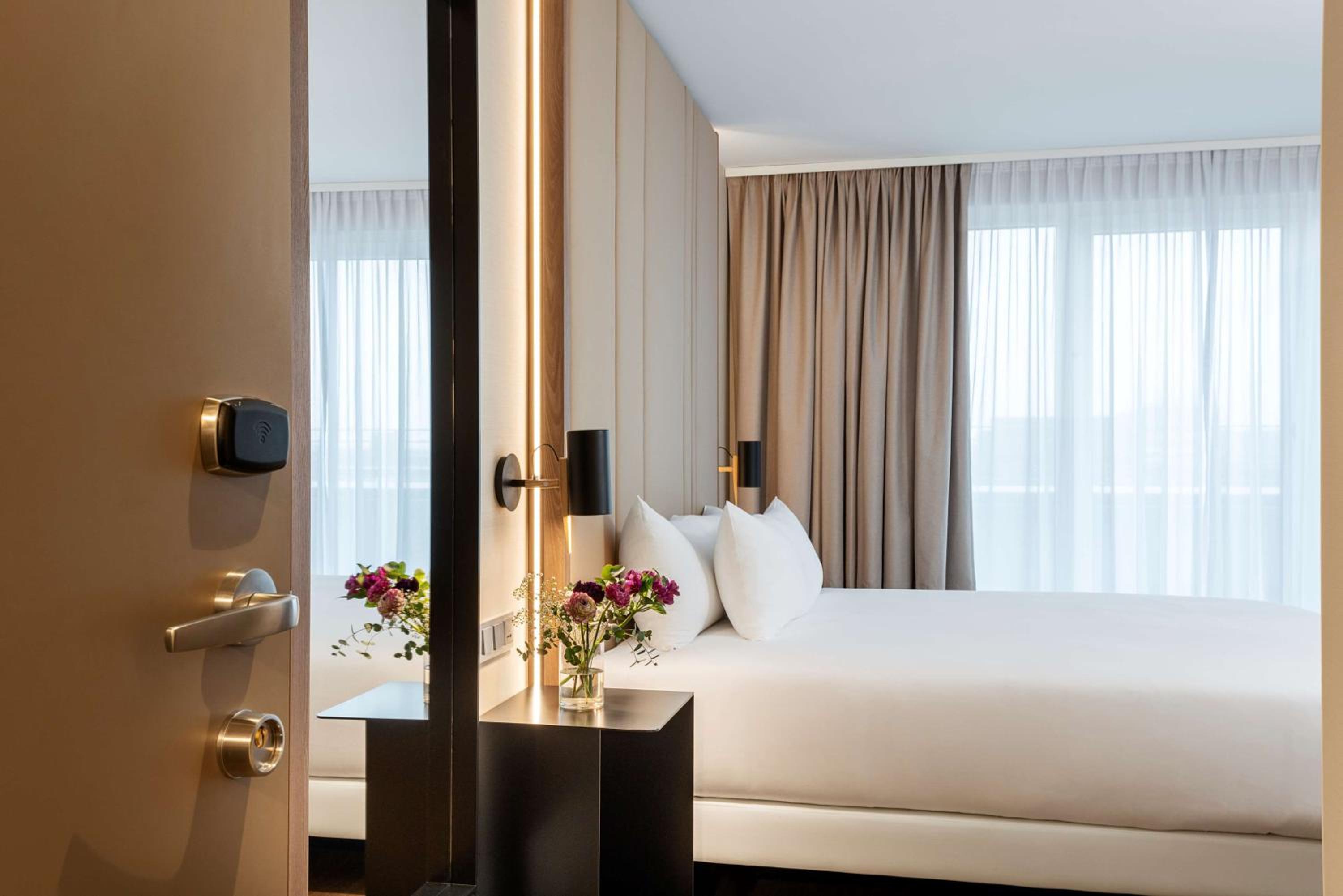 Standard Double or Twin Room - Photo 4