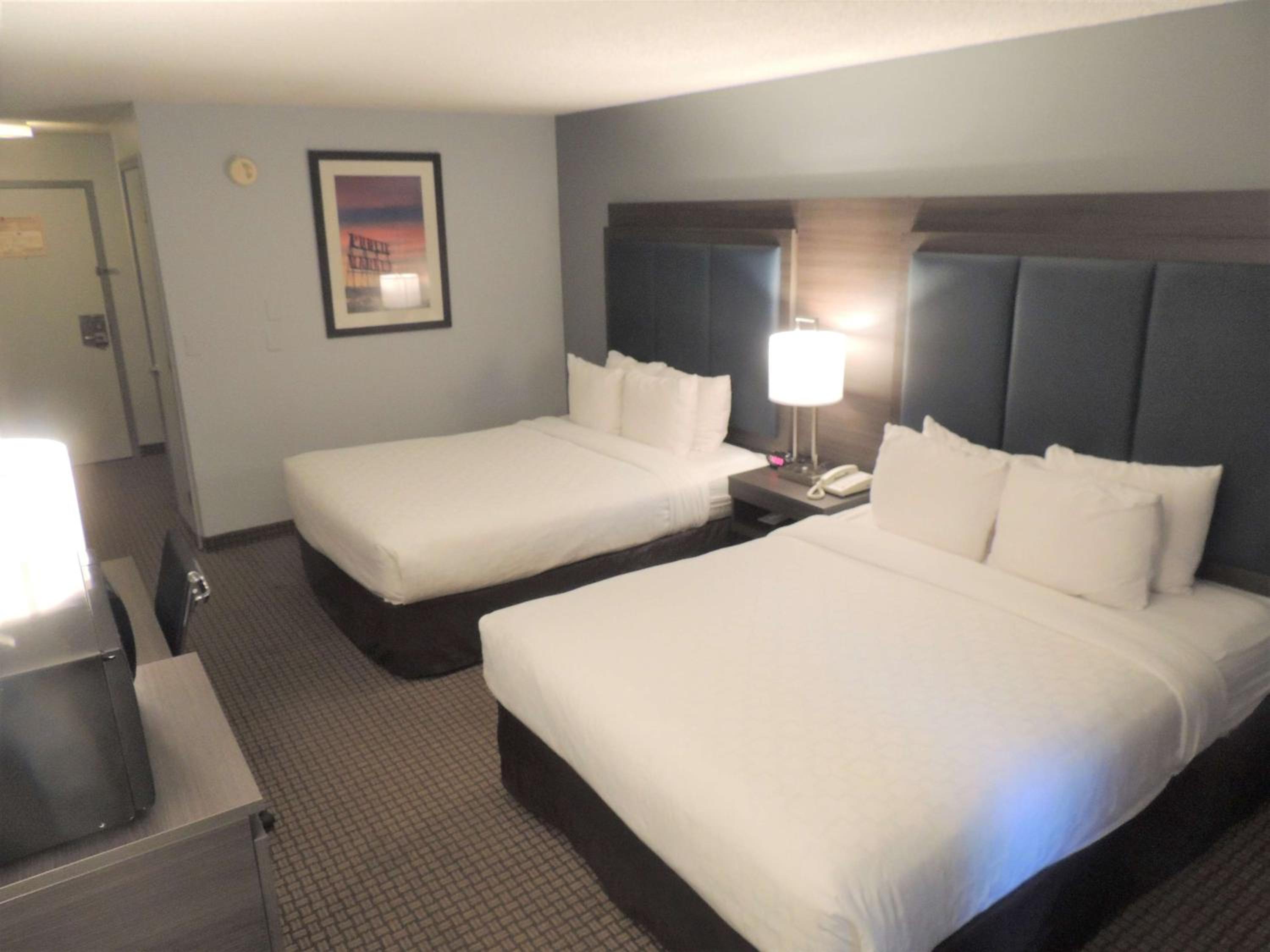 Queen Room with Two Queen Beds photo 3