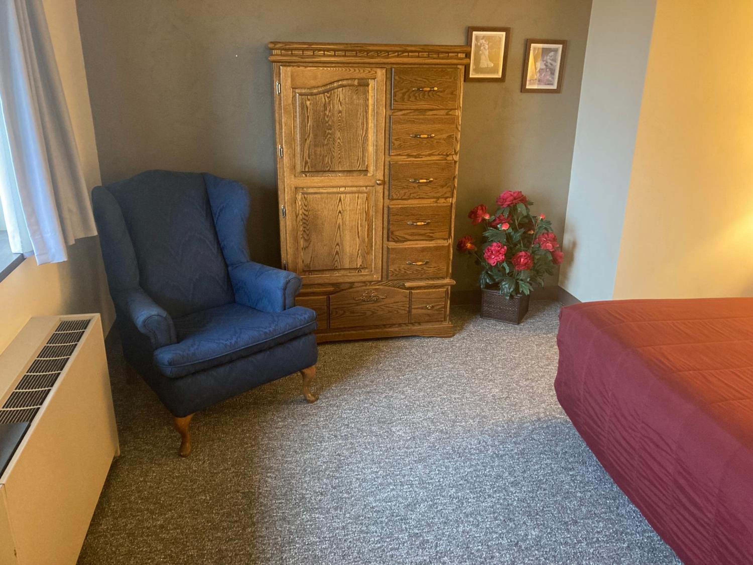 Queen Suite - Photo 3