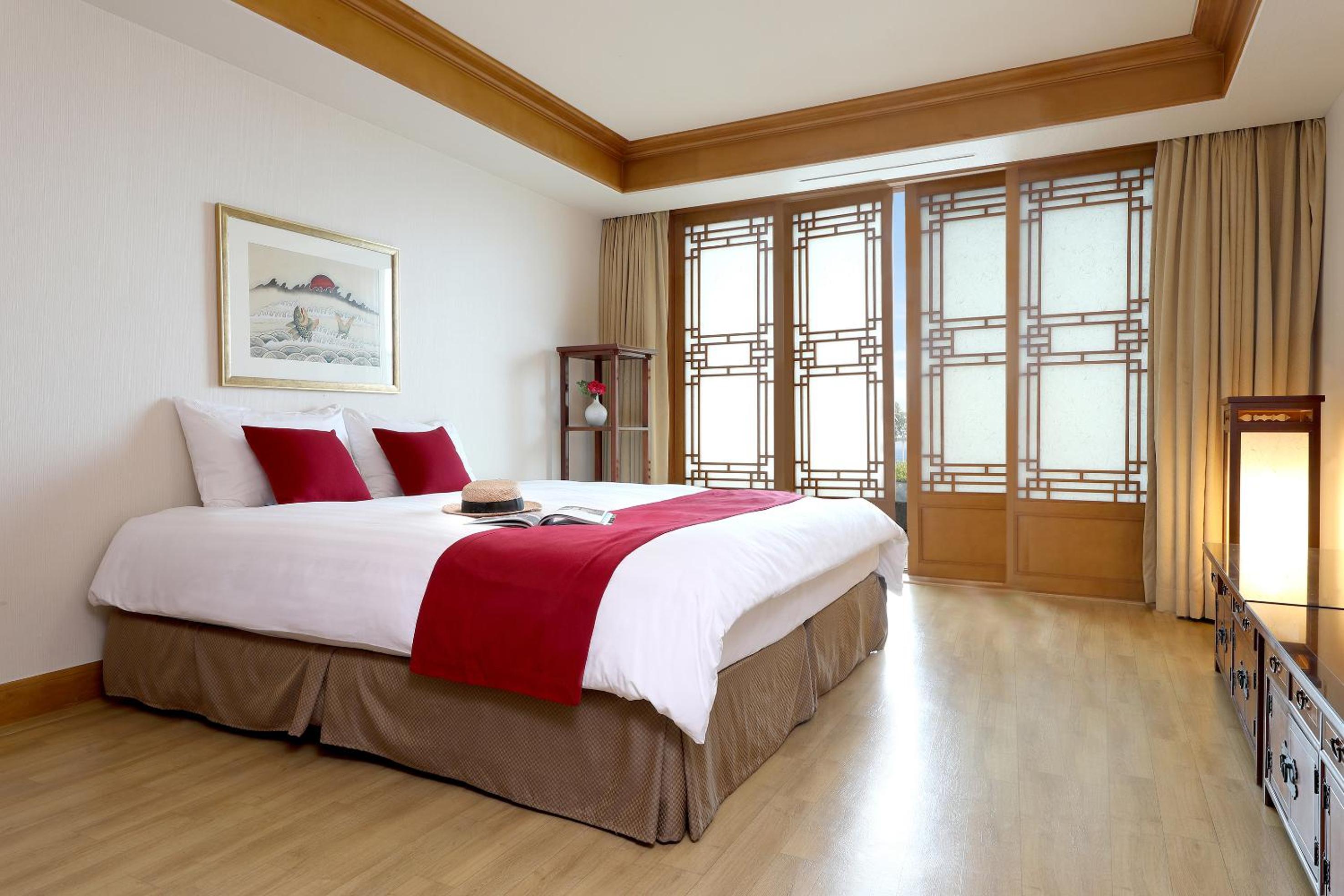Korean-Style Double Room With Sea View