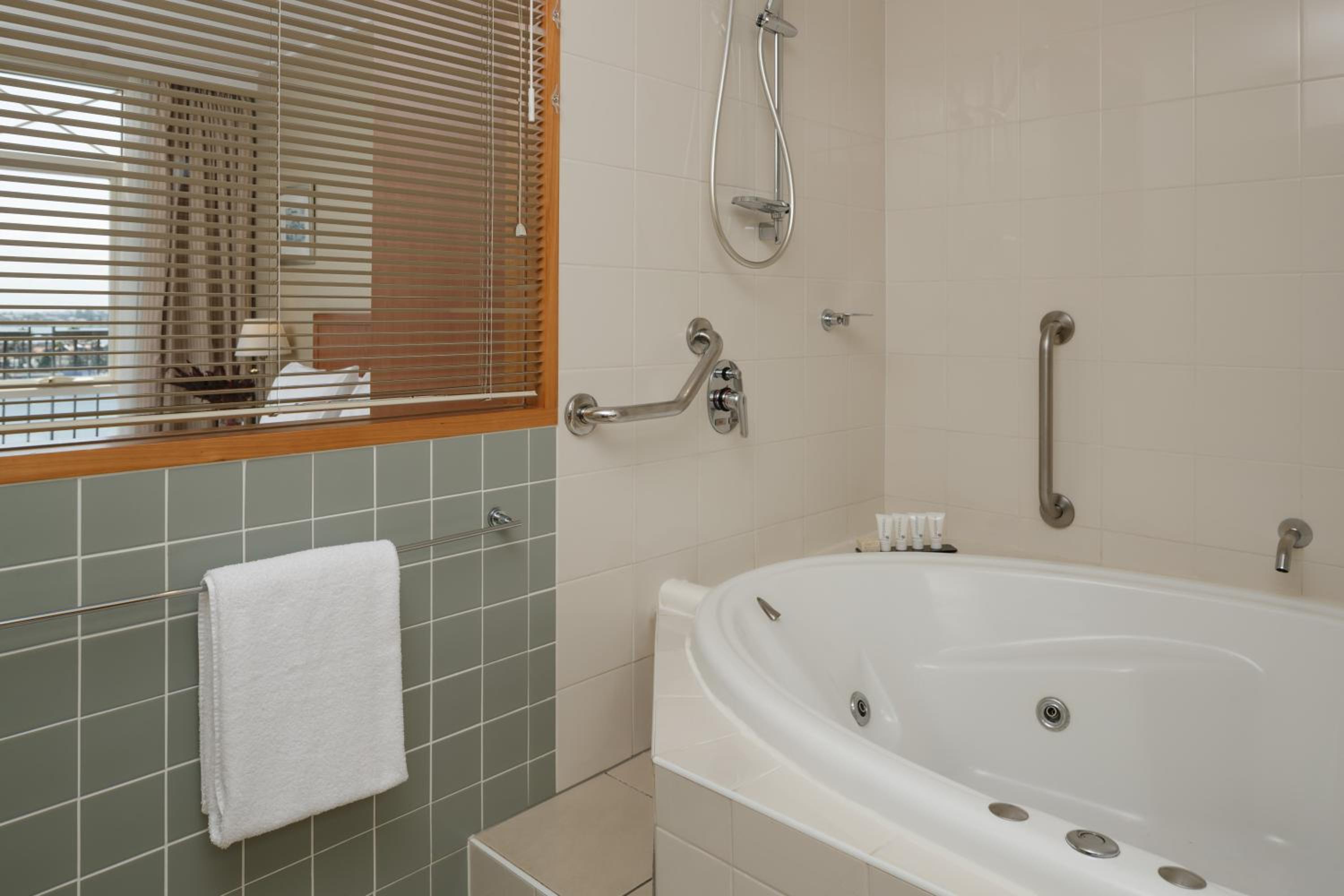 King Spa Suite with Harbor View - Photo 6
