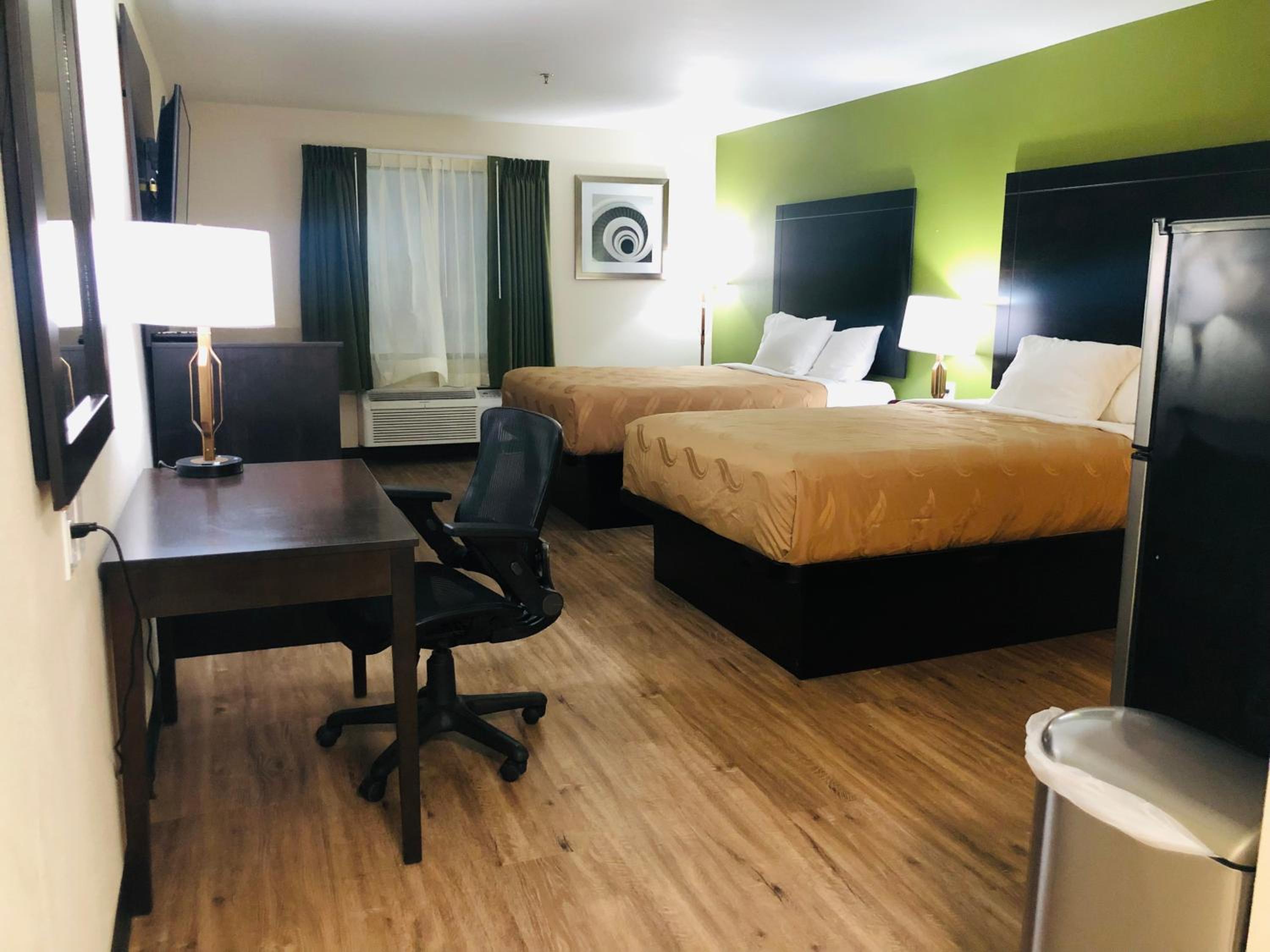 Efficiency Room with Two Double Beds - Non Smoking - Photo 10