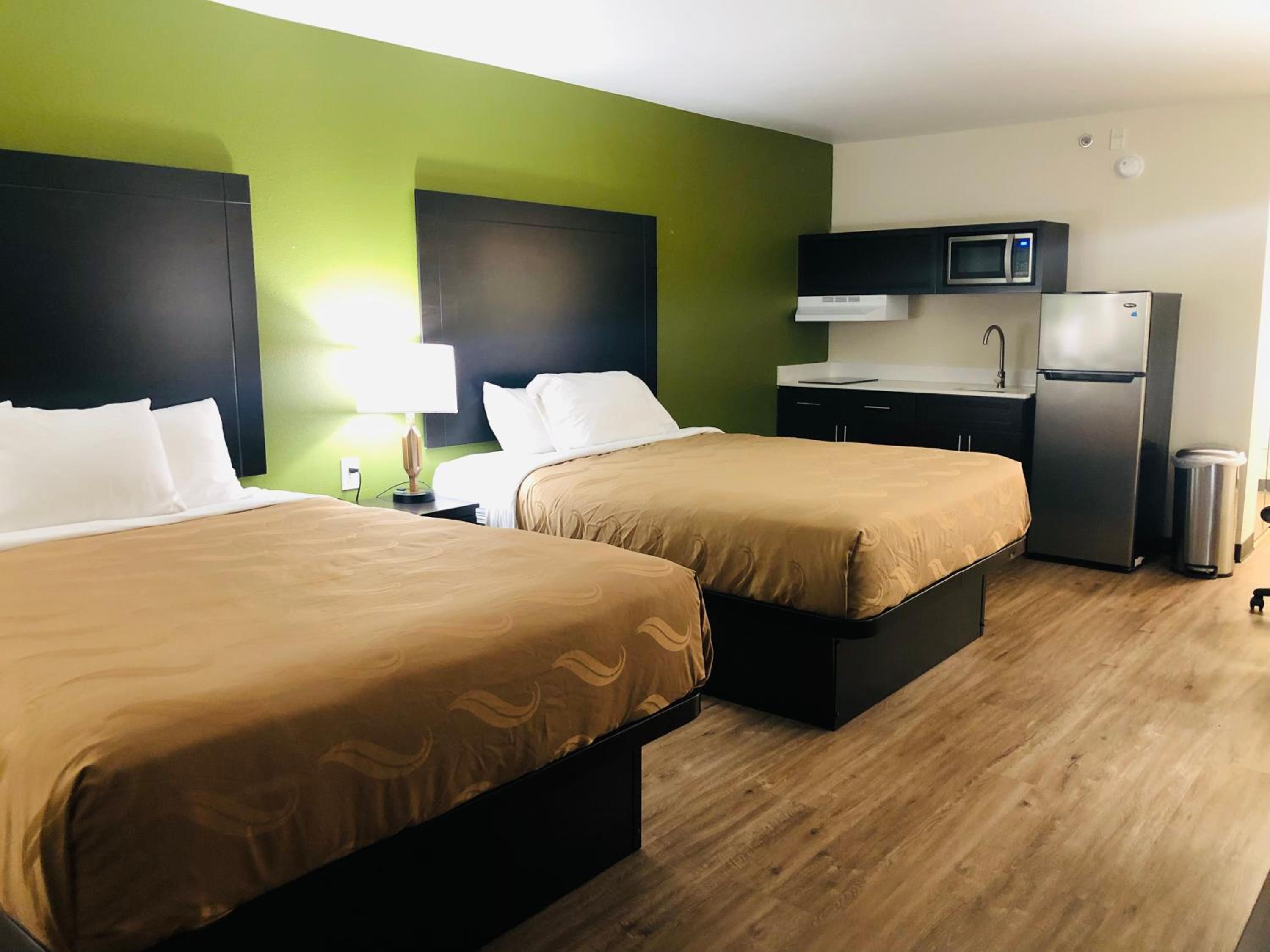 Efficiency Room with Two Double Beds - Non Smoking - Photo 7