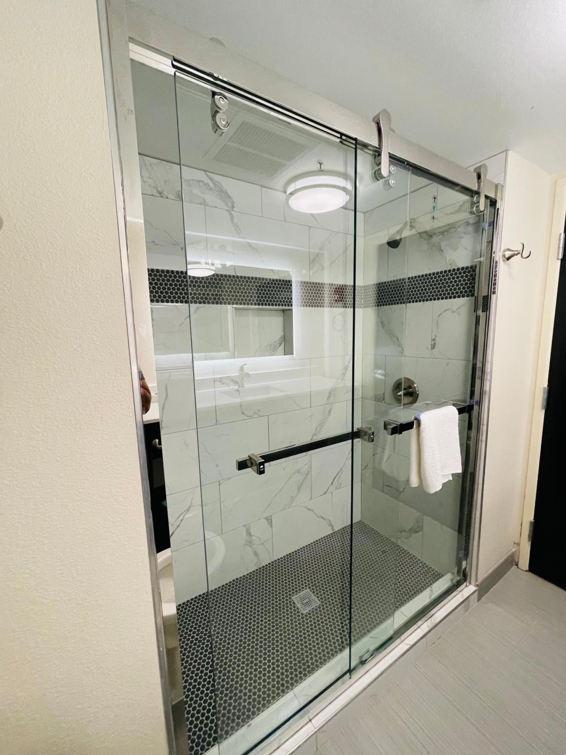 King Room - Non-Smoking - Photo 4