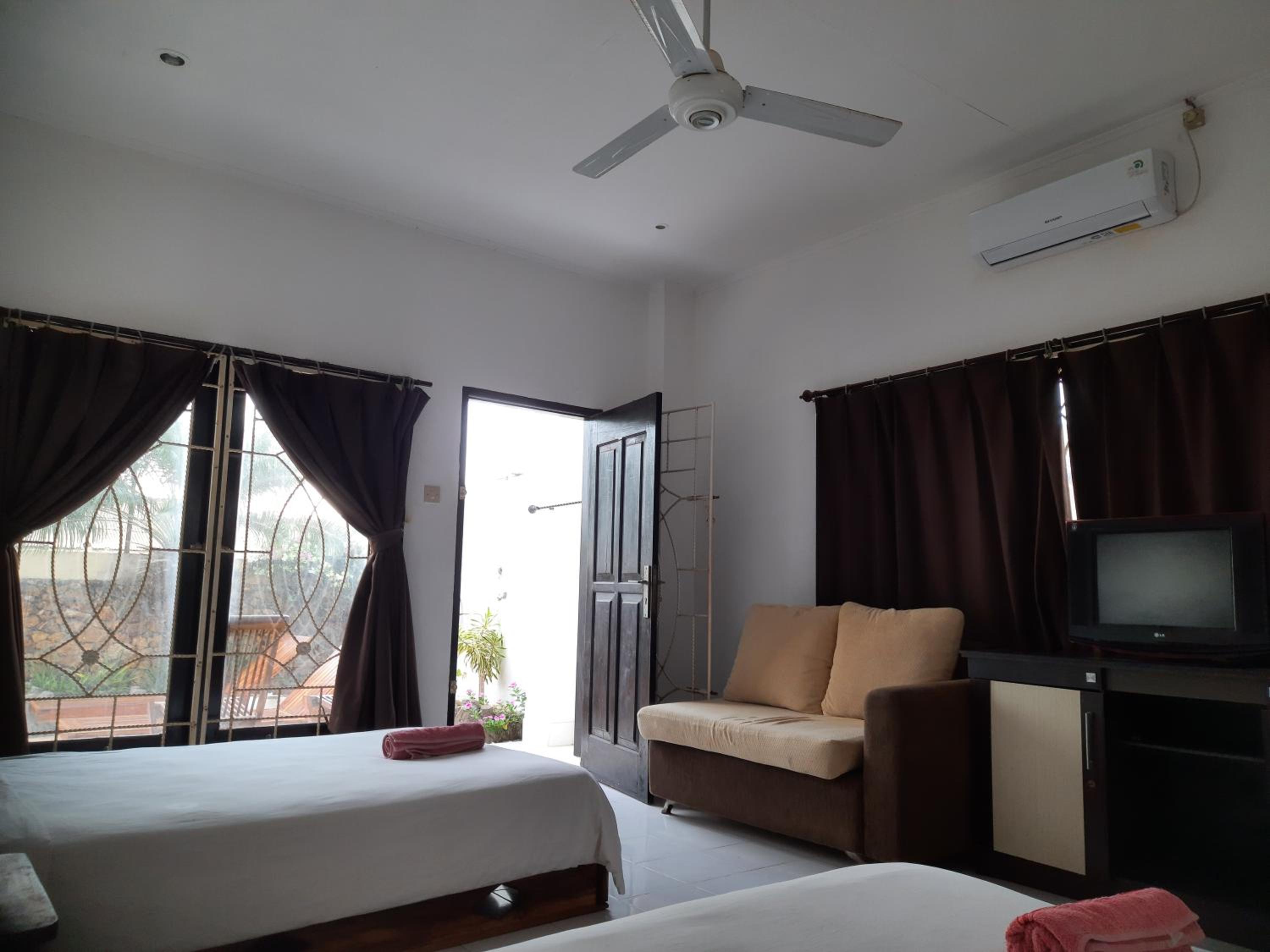 Standard Twin Room photo 2