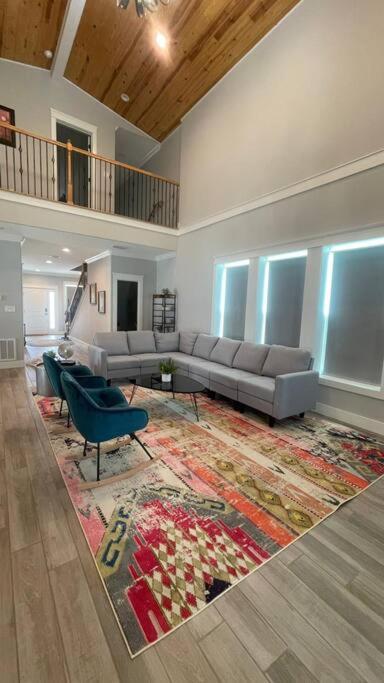 Five-Bedroom House photo 1