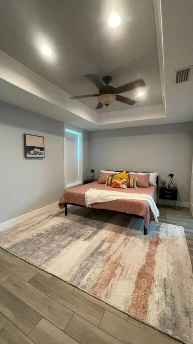 Five-Bedroom House photo 3