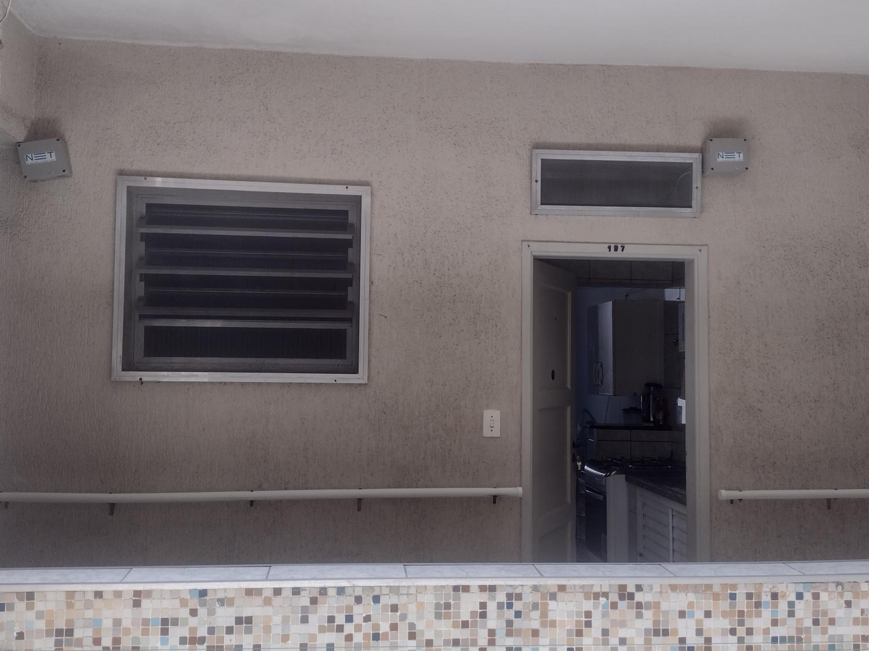 One-Bedroom Apartment - Photo 2