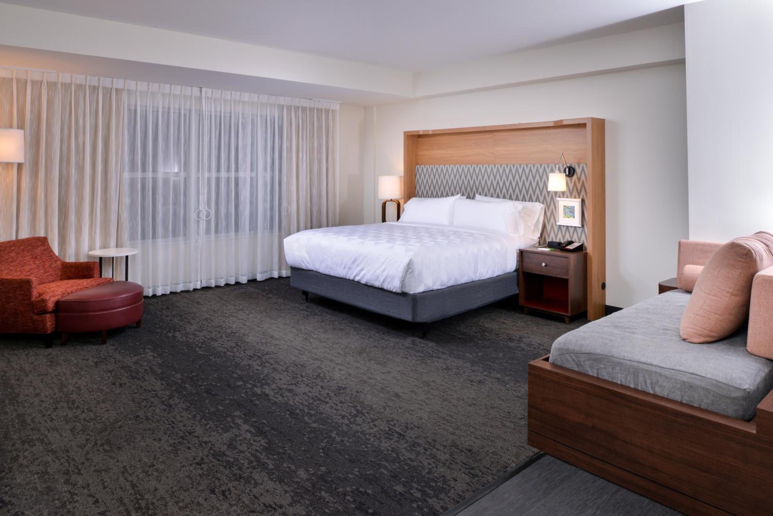 Standard King Room with Sofa Bed photo 3