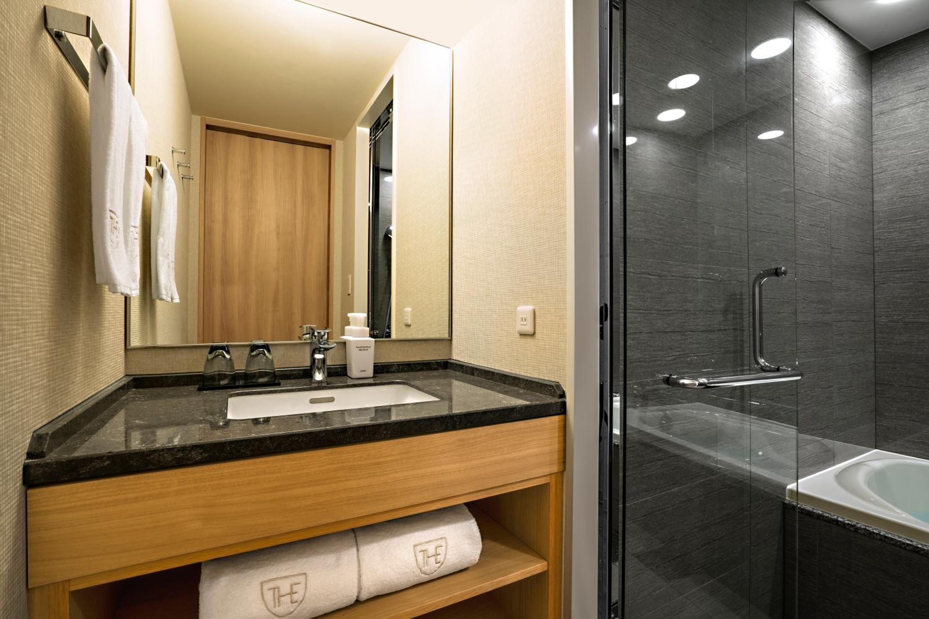 Corner Deluxe Twin Room - Photo 4