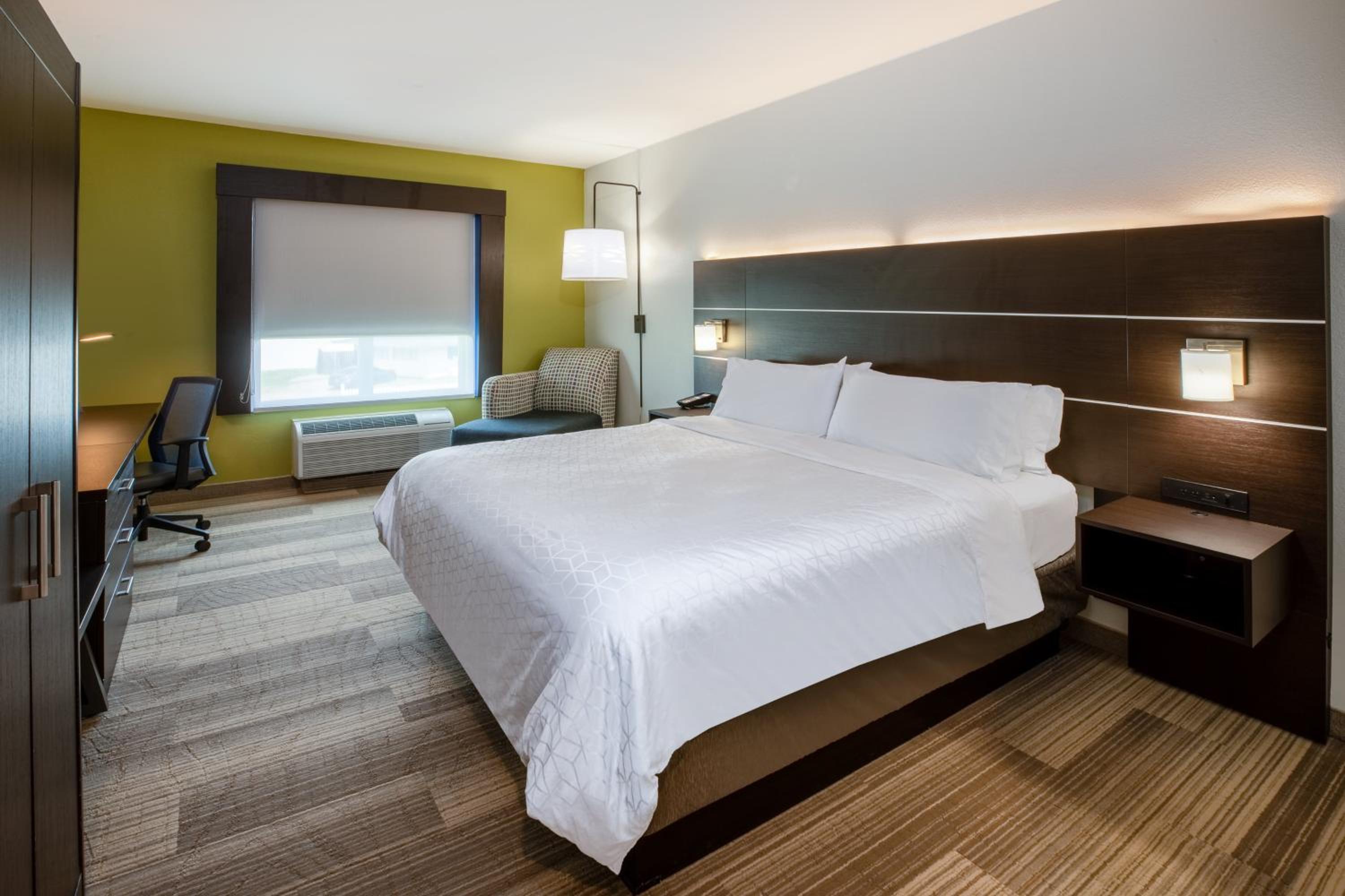 Standard King Room - Photo 2