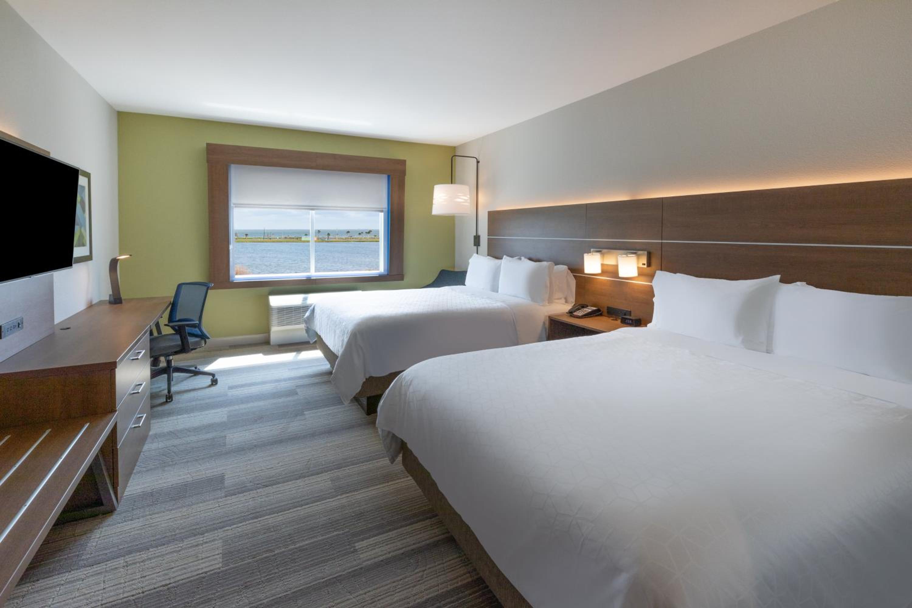 Standard Queen Room with Two Queen Beds - Photo 1