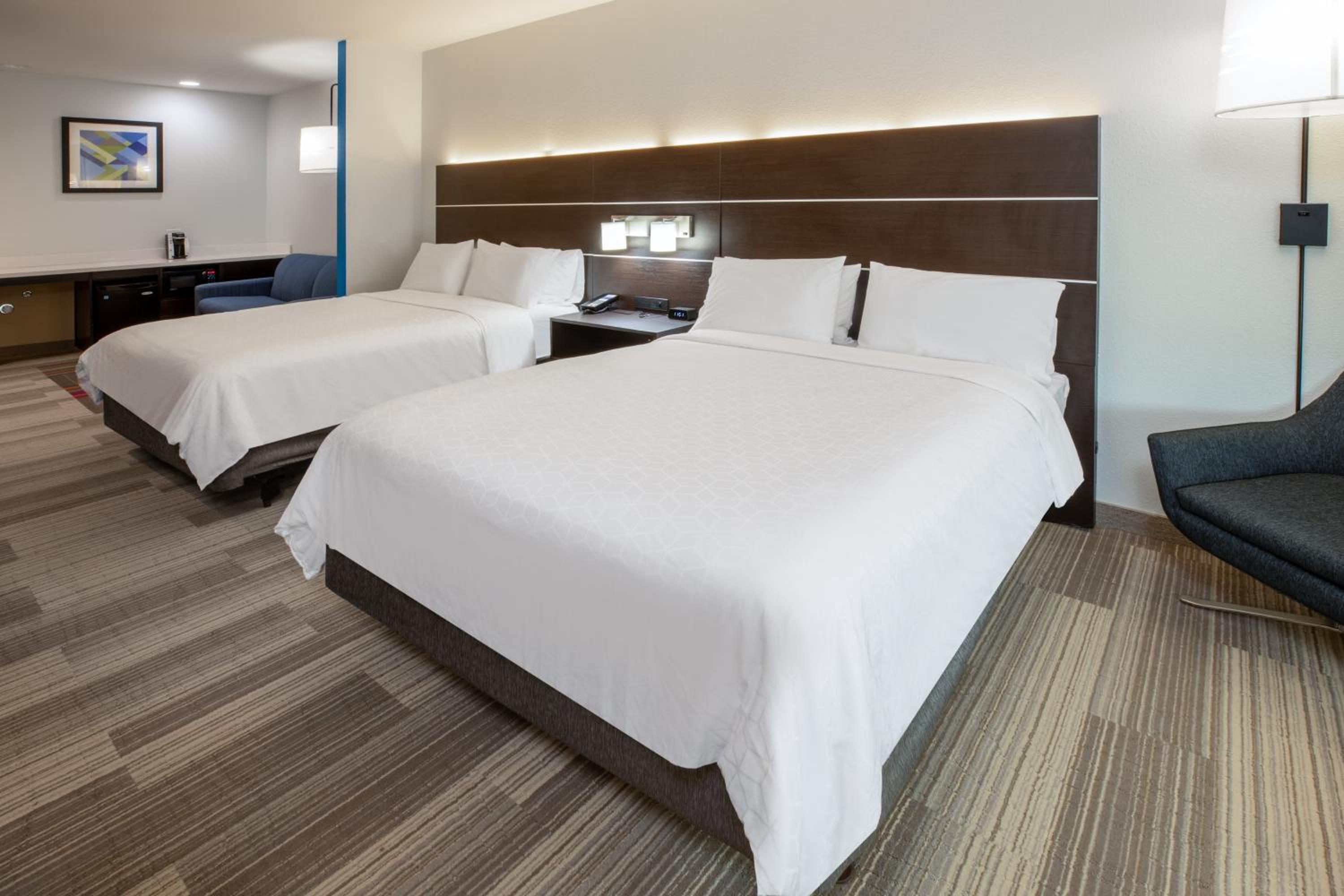 Queen Suite with Two Queen Beds and Mobility Accessible Tub - Non-Smoking - Photo 1