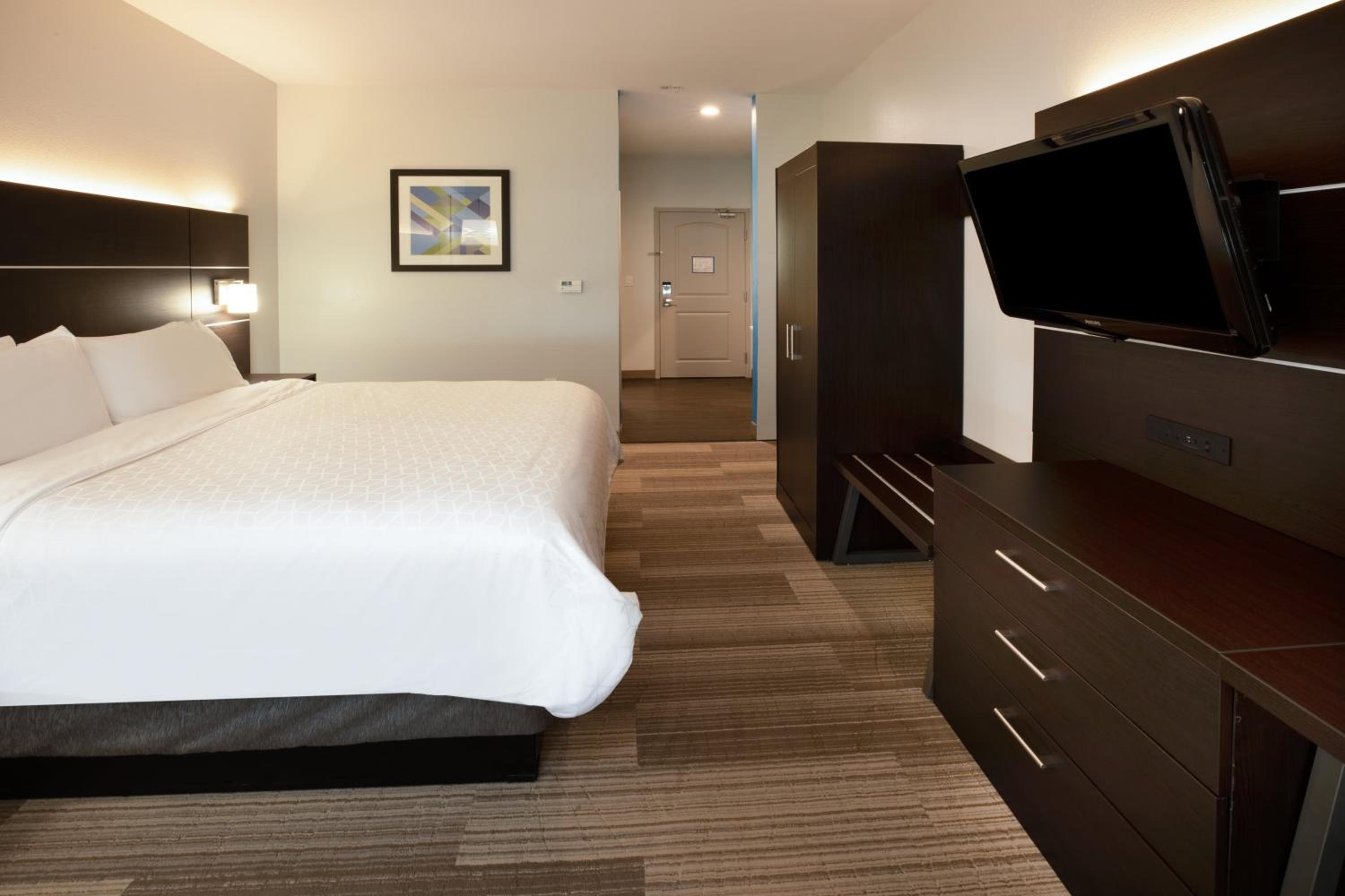 Standard King Room - Photo 3