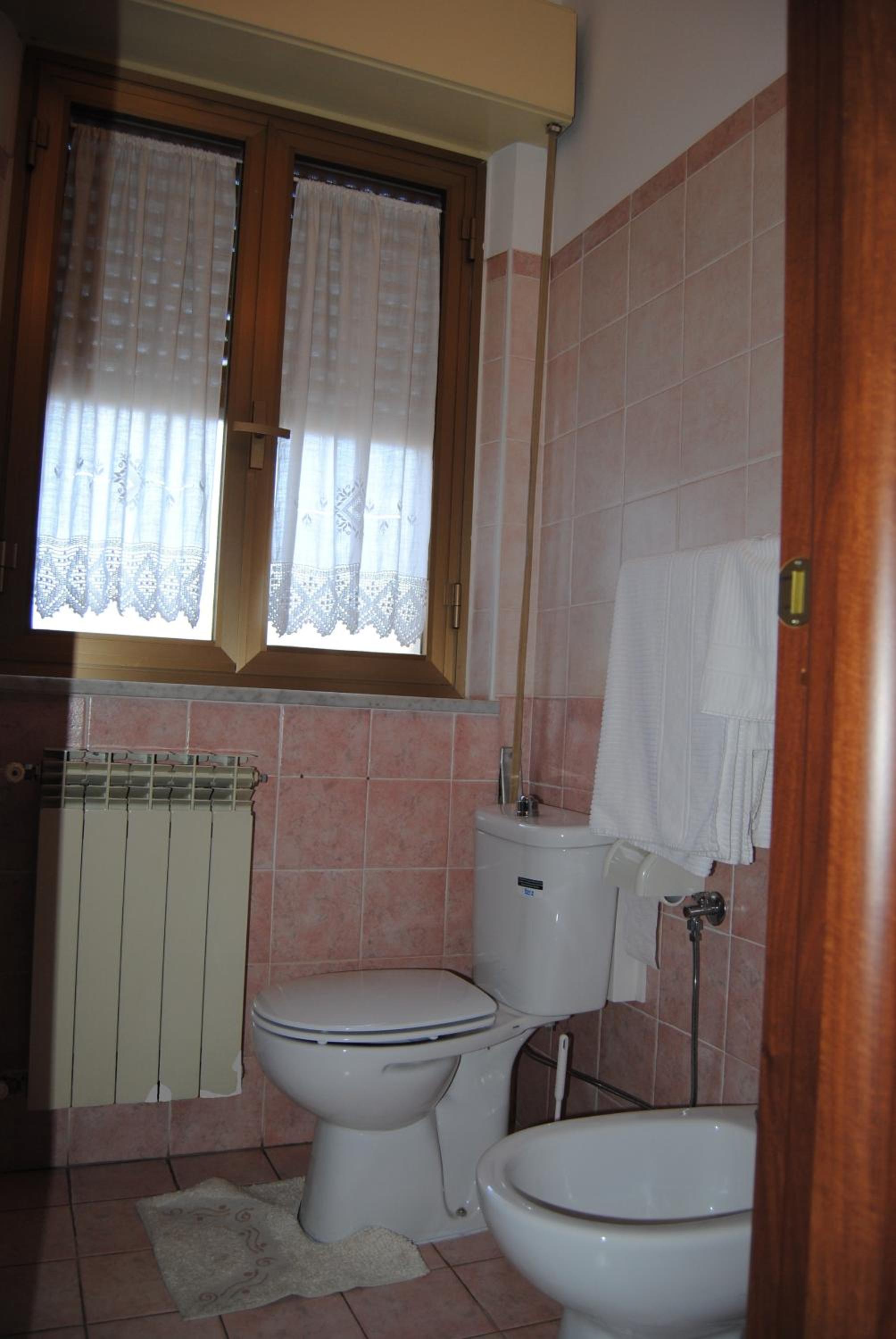 Single Room with Private Bathroom photo 3