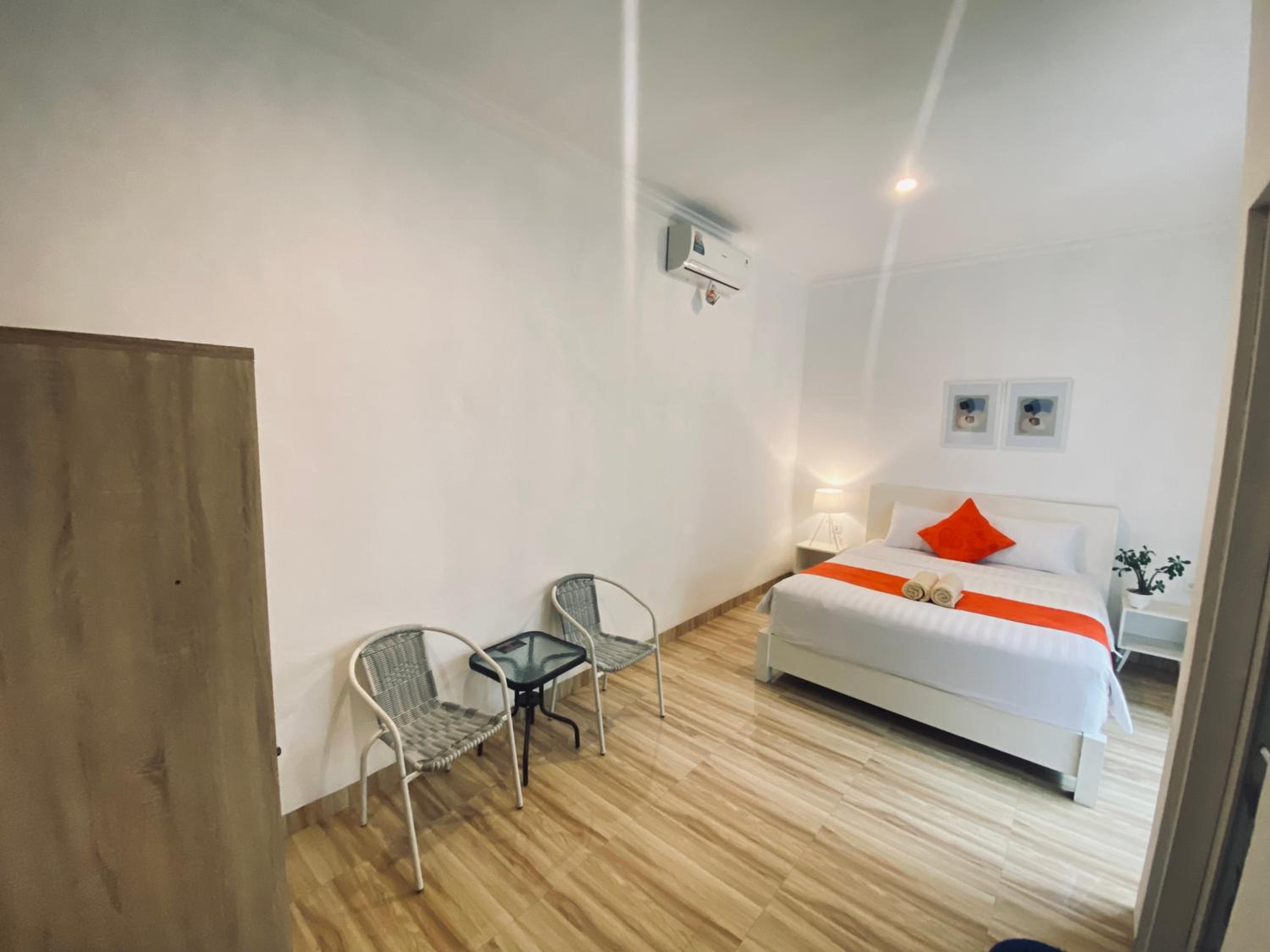 Superior Suite - Photo 9