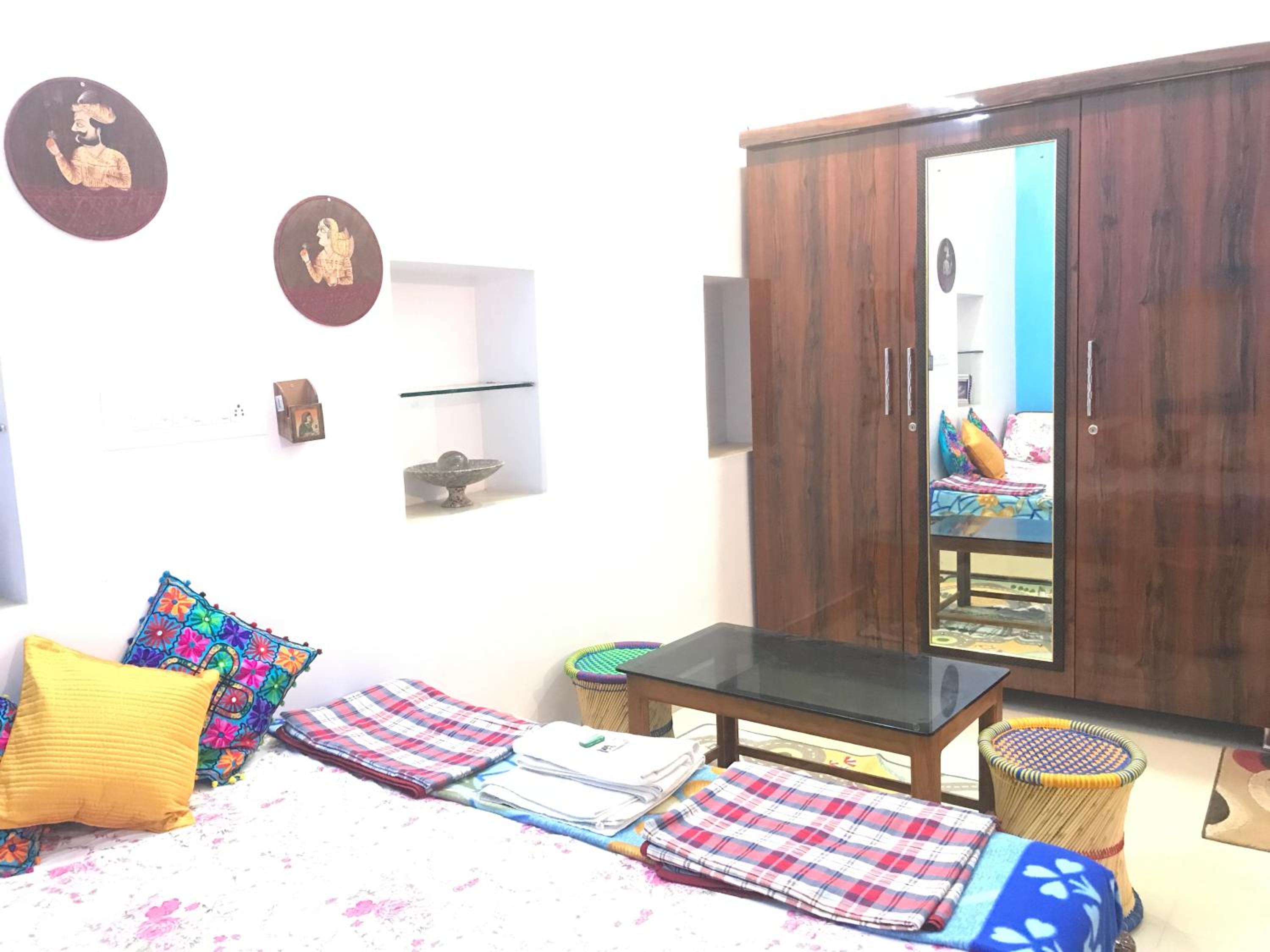 Family Room with Private Bathroom - Photo 10