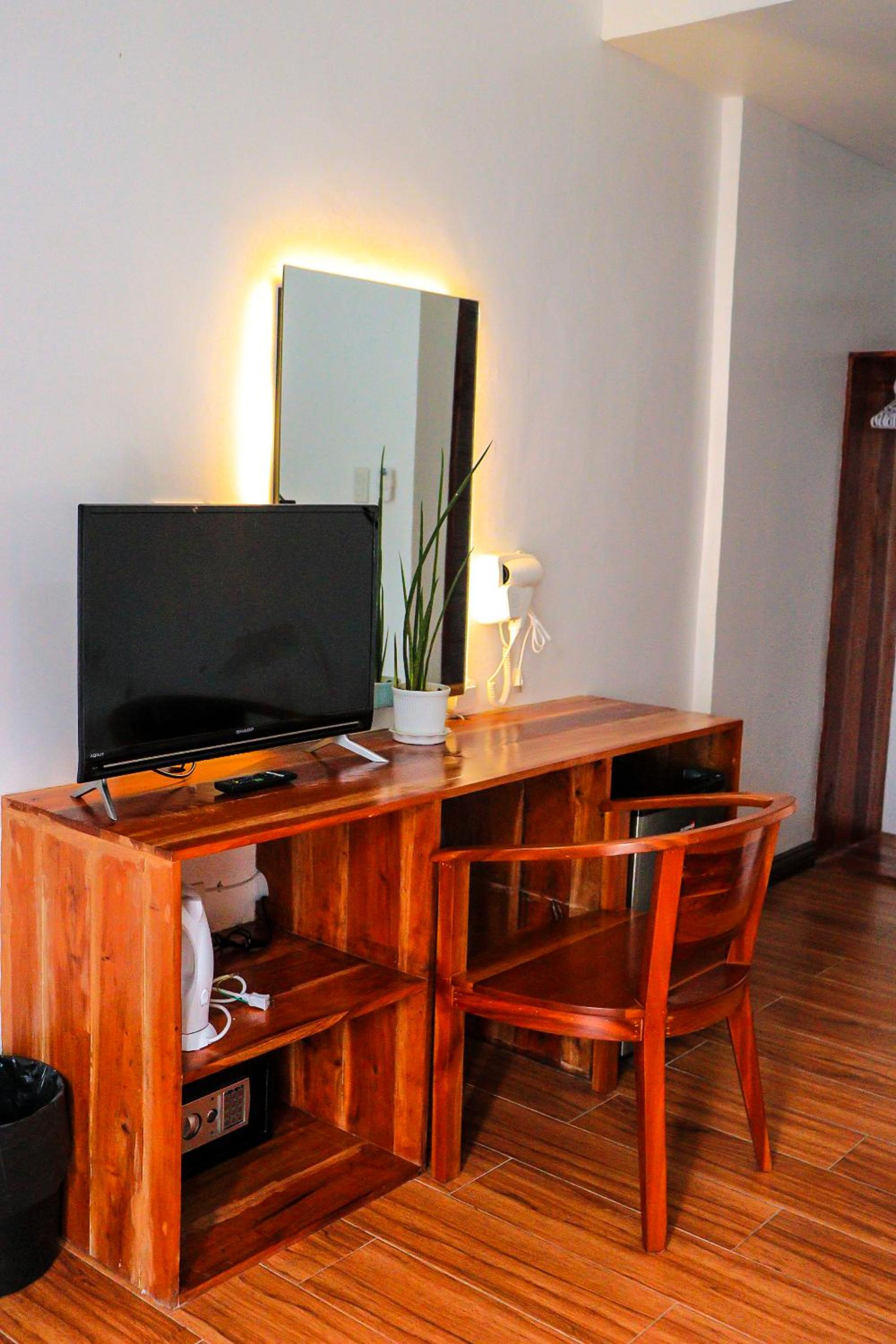 Family Room - Photo 7