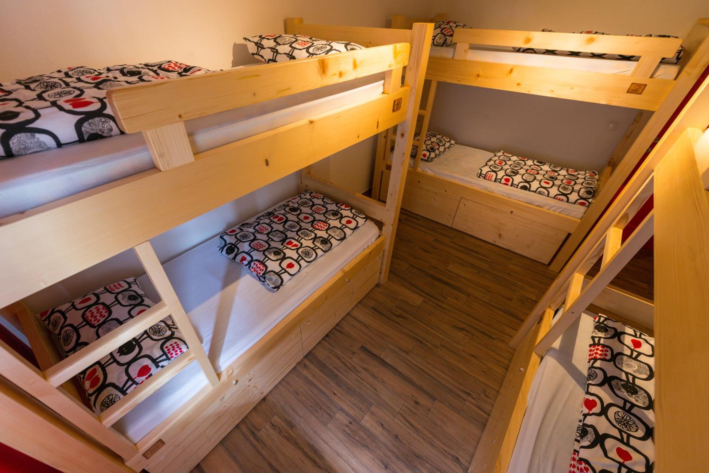 Bed in 6-Bed Mixed Dormitory Room photo 2