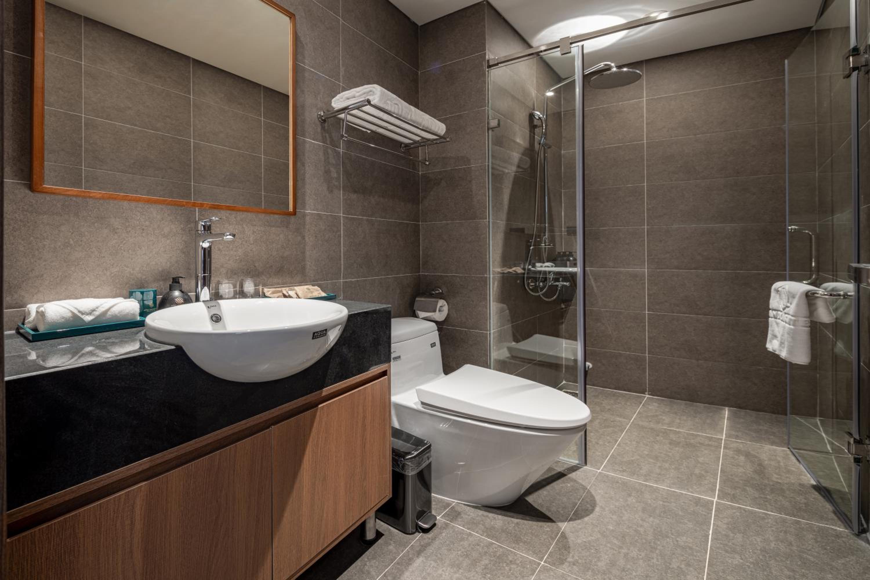 One-Bedroom Apartment - Photo 4
