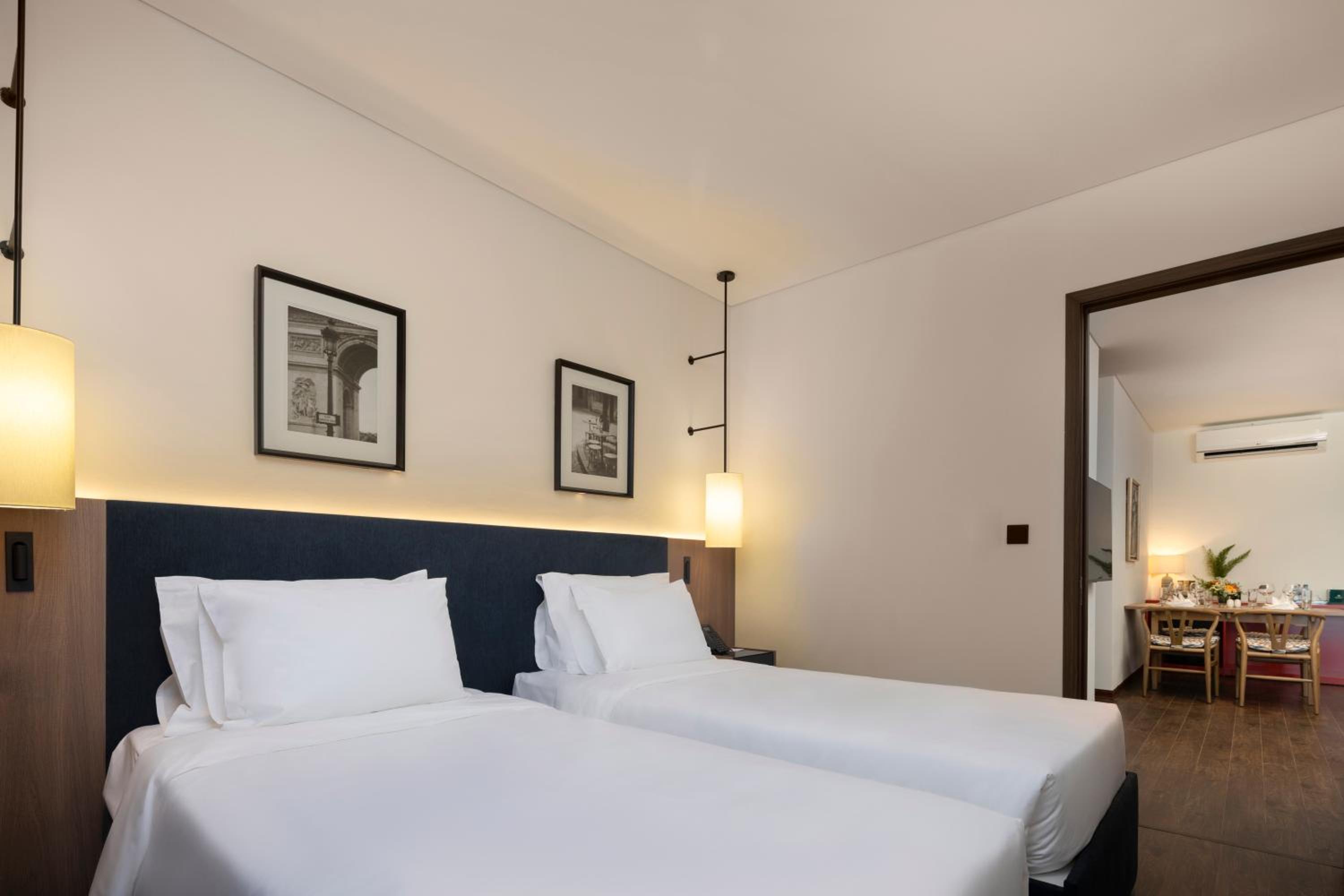 Executive Suite - Photo 3