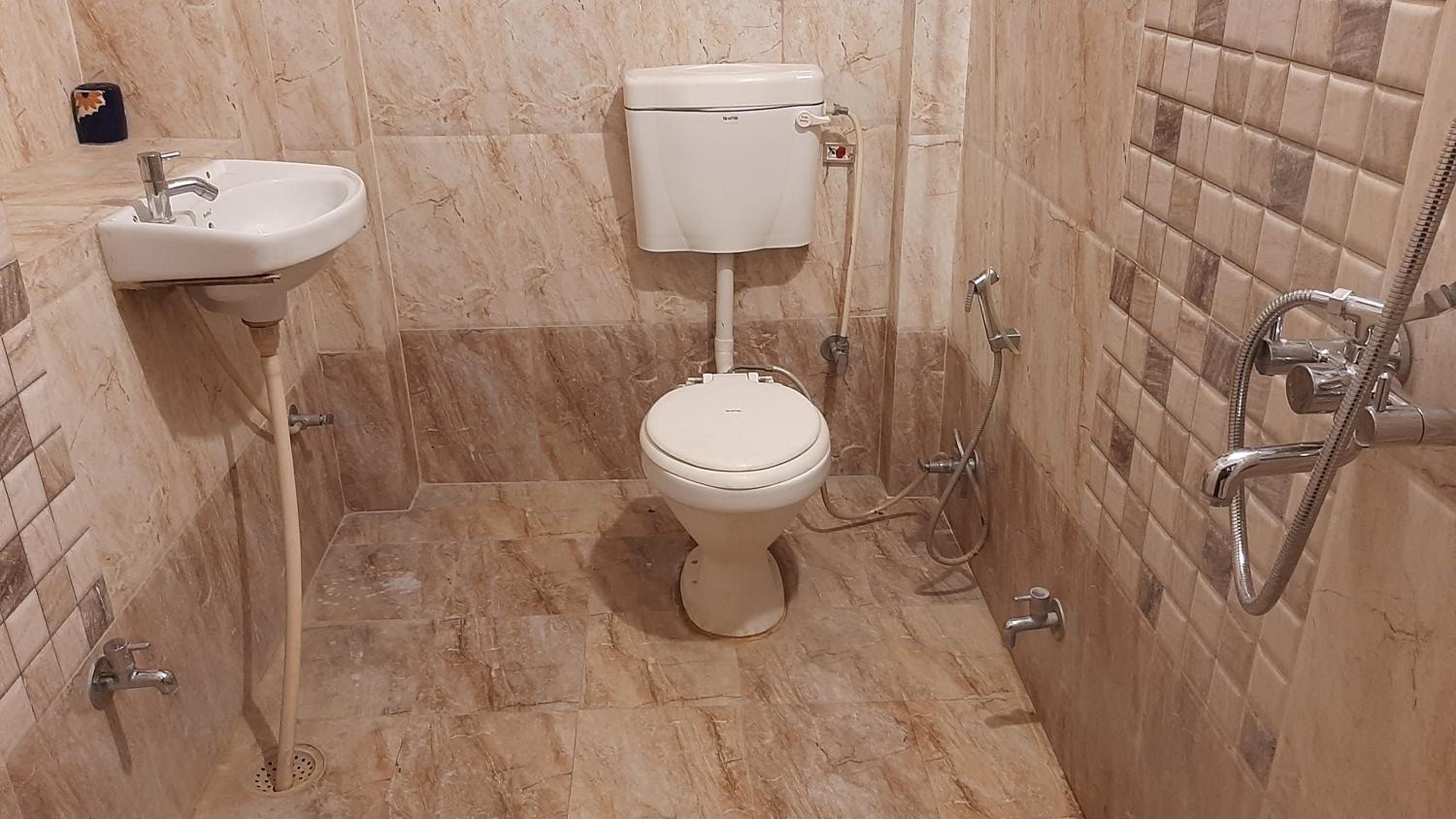 Family Room with Private Bathroom - Photo 23