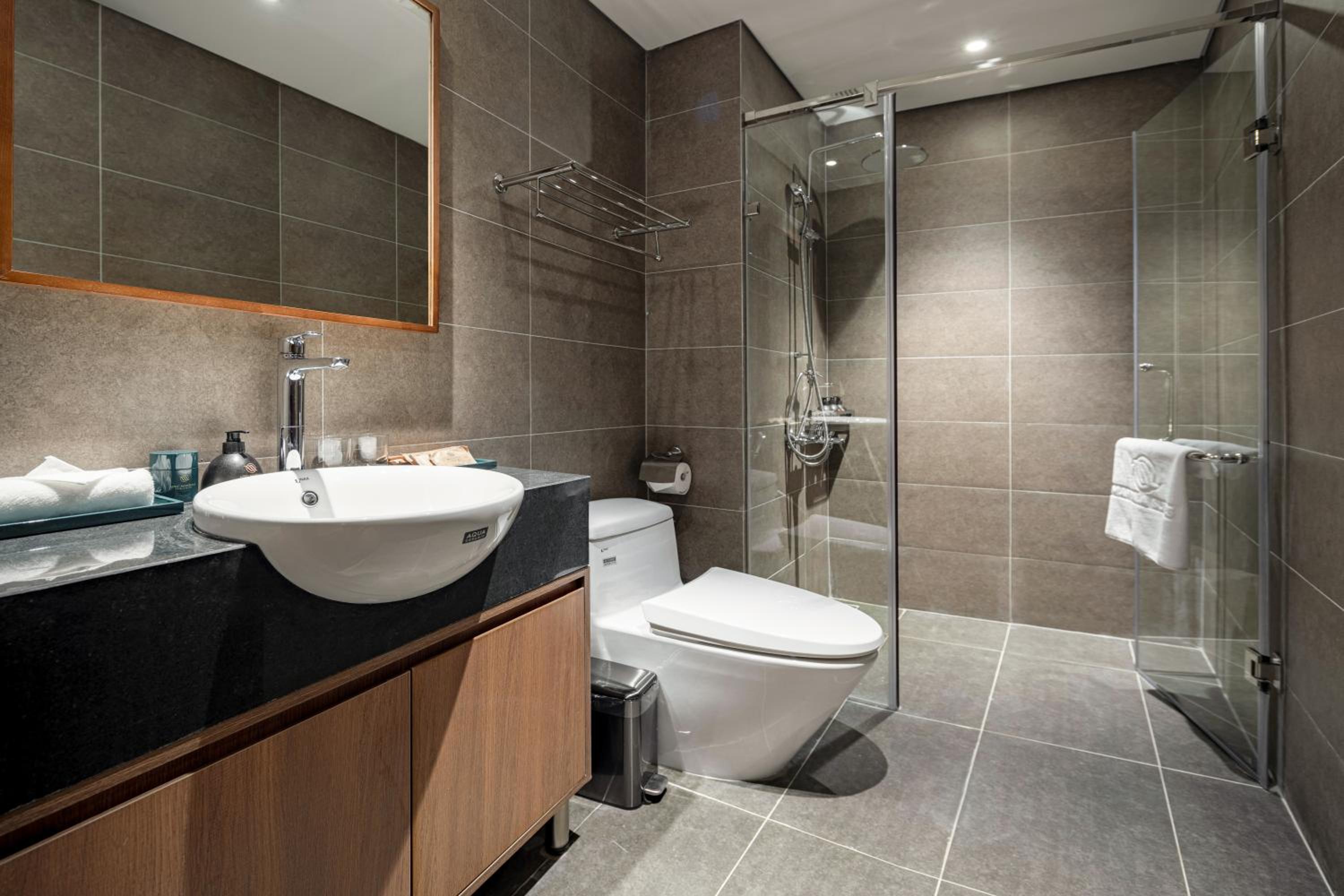 Three-Bedroom Suite - Photo 4
