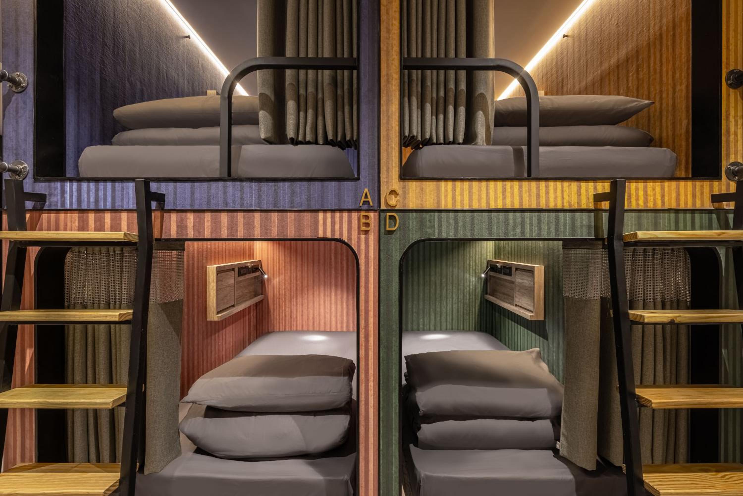 Single Bed in Mixed Dormitory Room