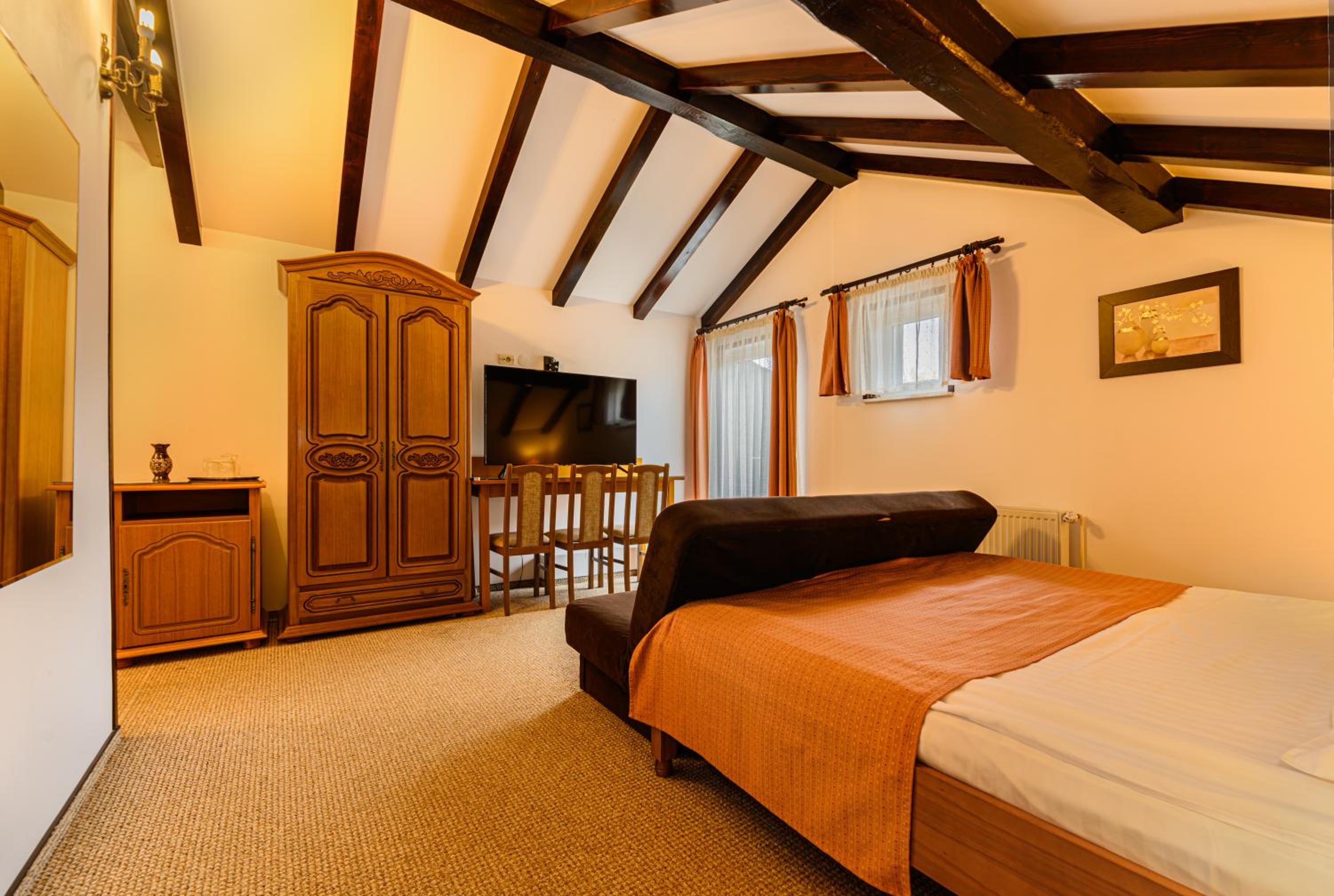 Triple Room - Photo 9
