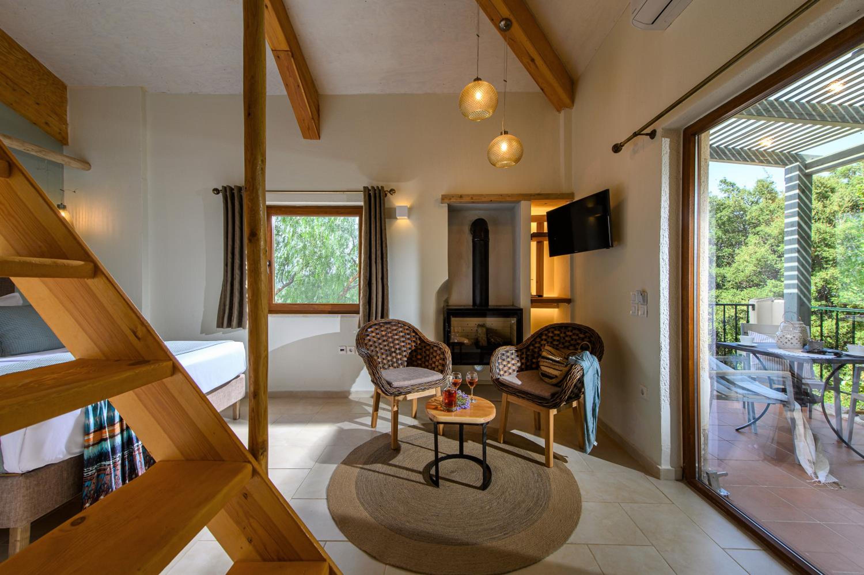 Family Room with Balcony photo 3